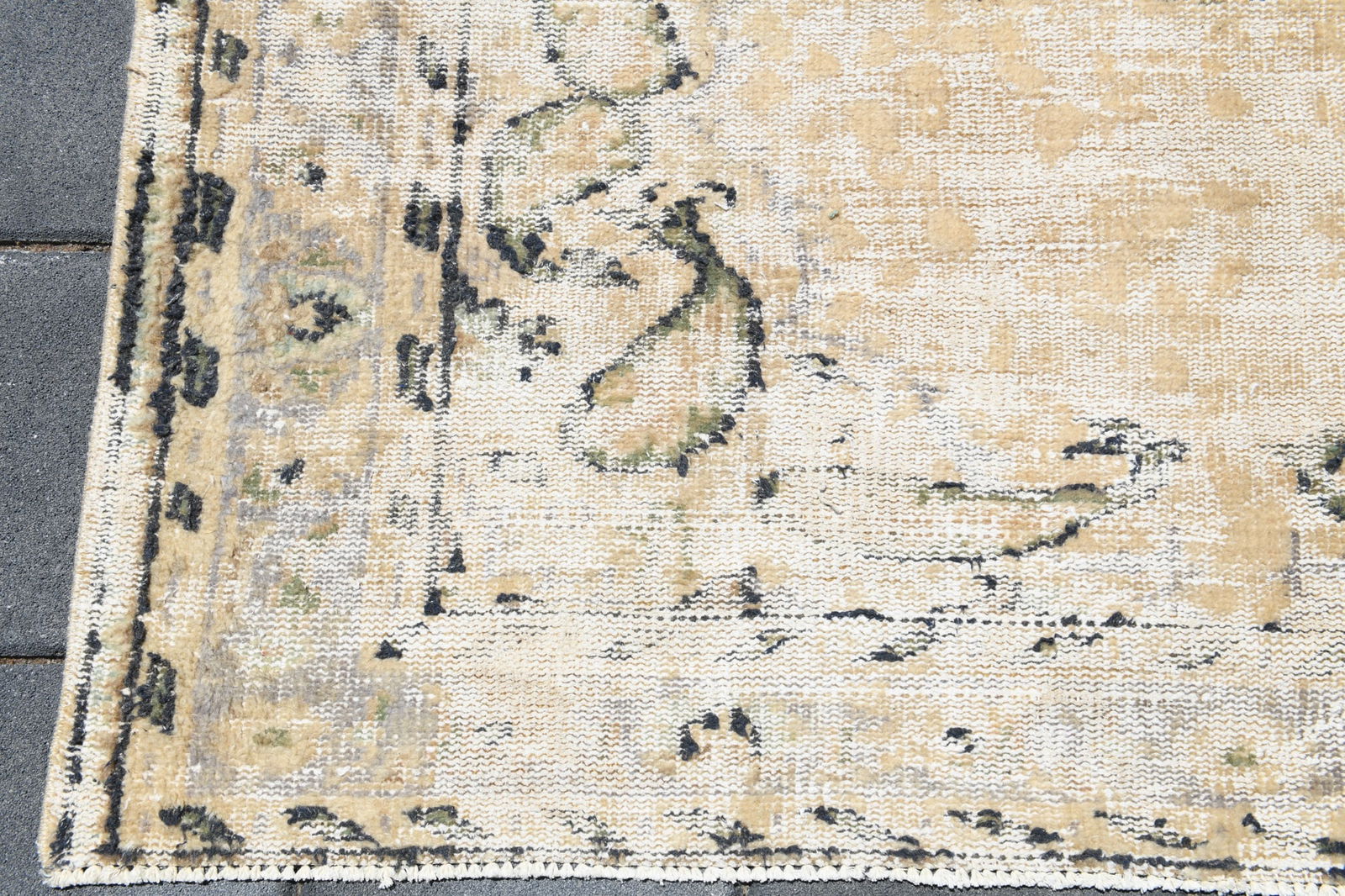 5'4'' x 8'4'' Handmade Vintage Wool Rug - 17645 - 11