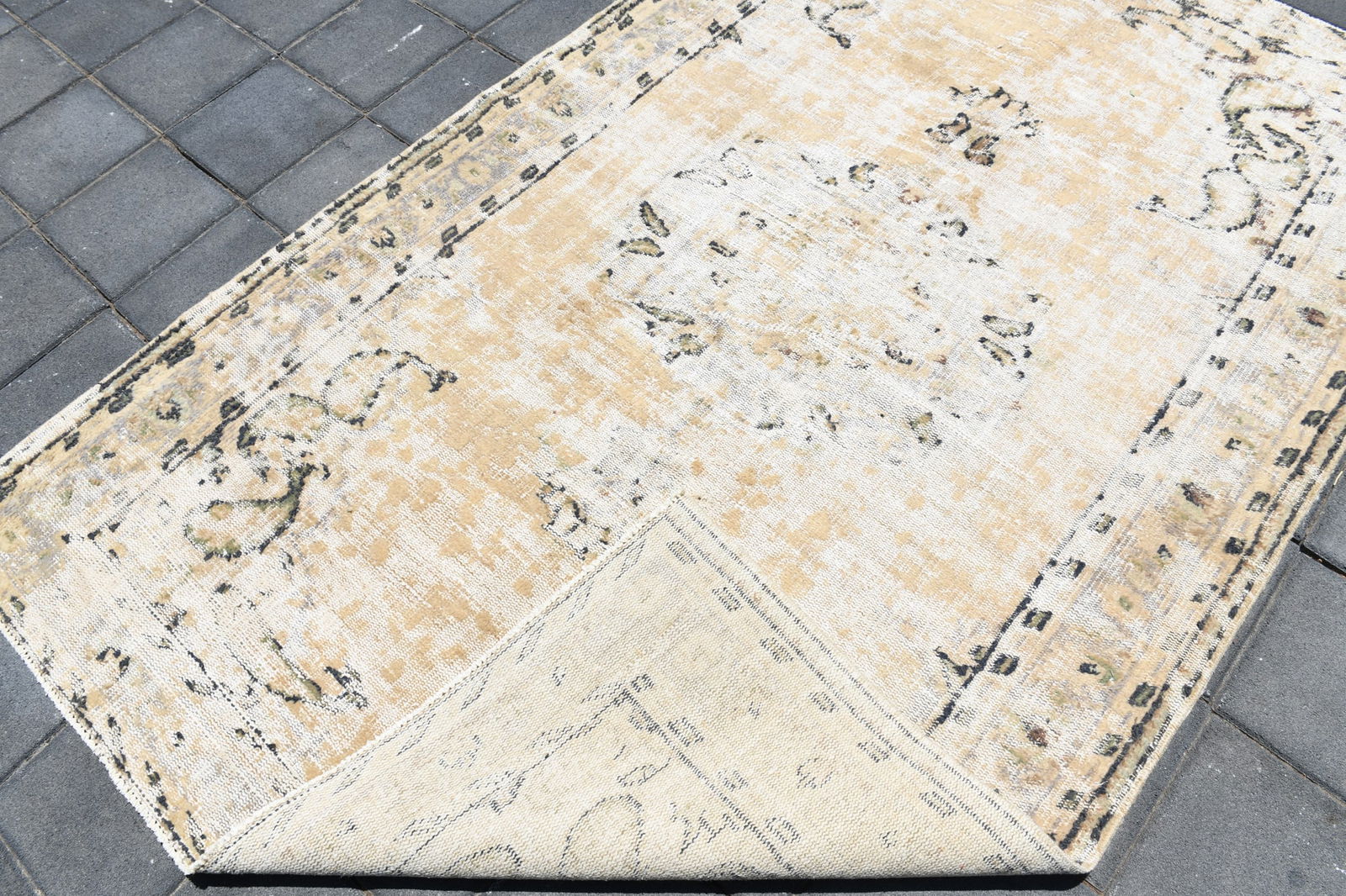 5'4'' x 8'4'' Handmade Vintage Wool Rug - 17645 - 16