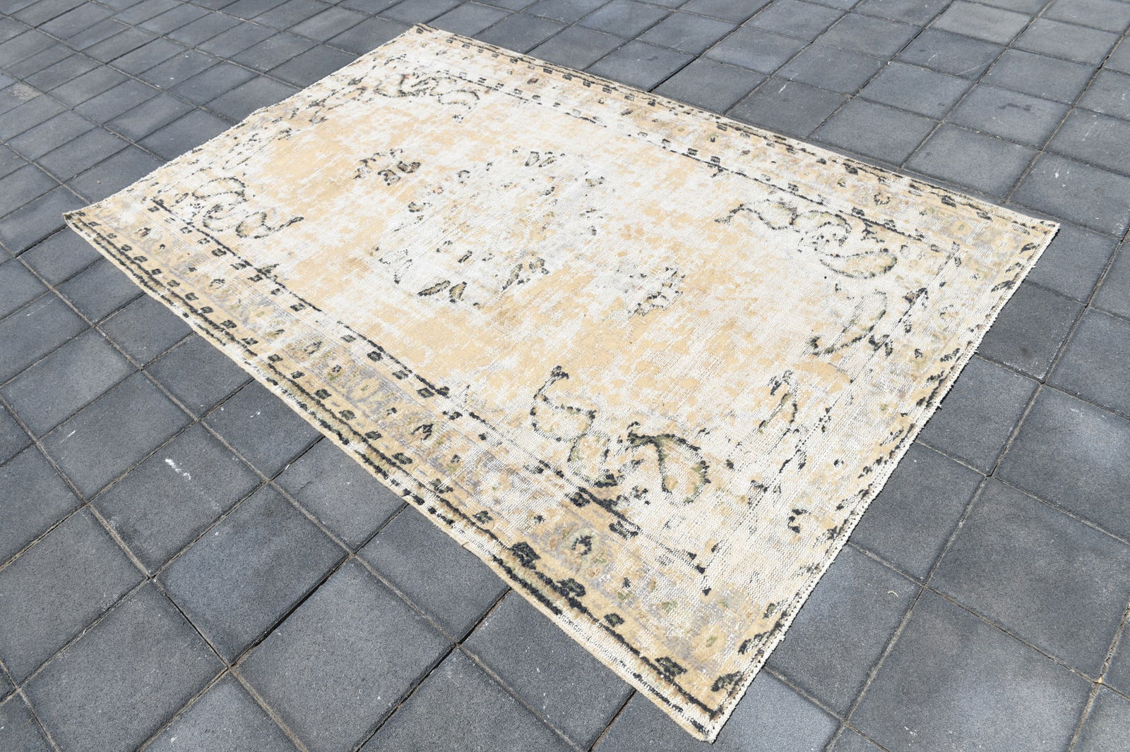 5'4'' x 8'4'' Handmade Vintage Wool Rug - 17645 - 2