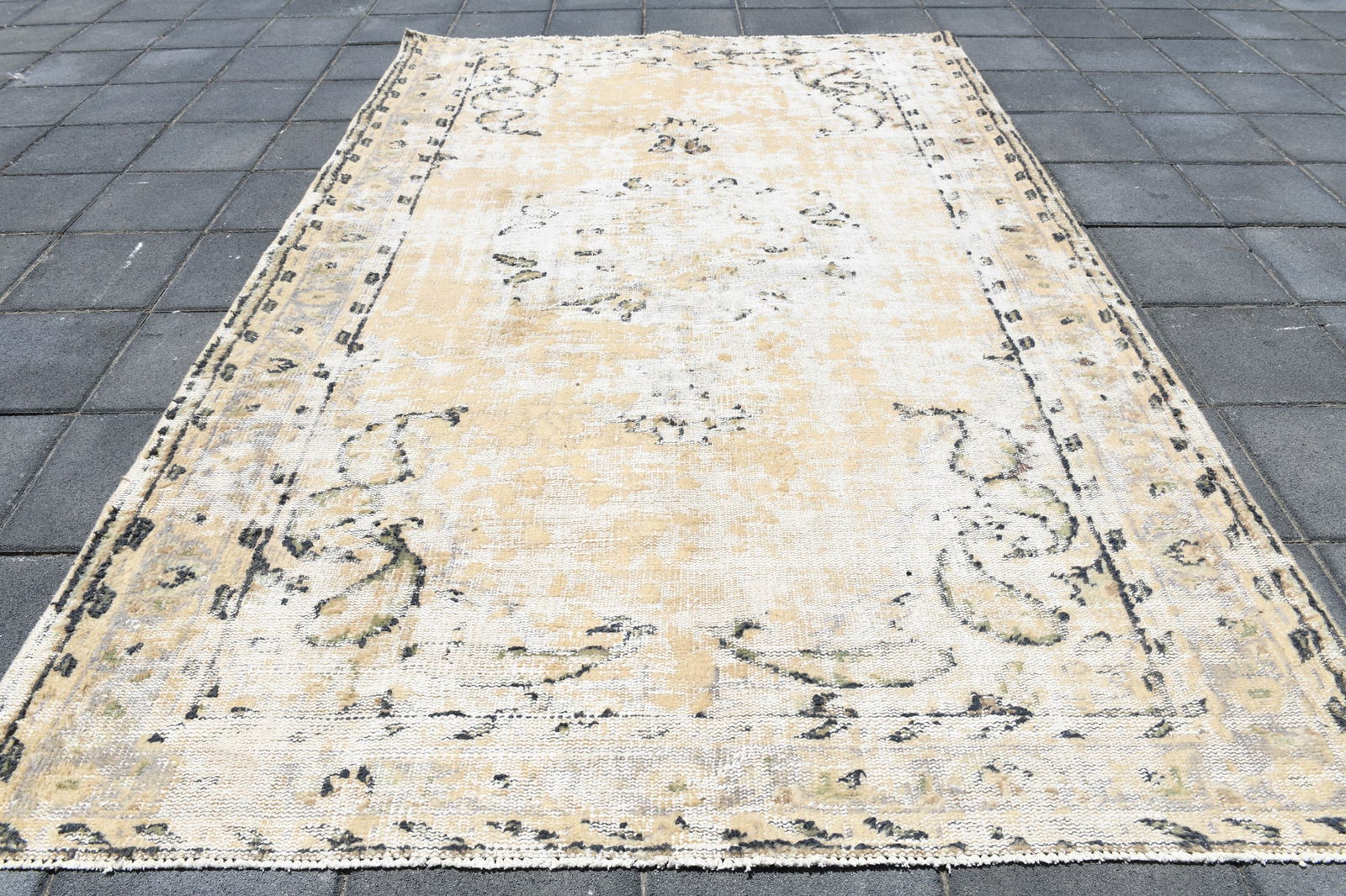 5'4'' x 8'4'' Handmade Vintage Wool Rug - 17645 - 3