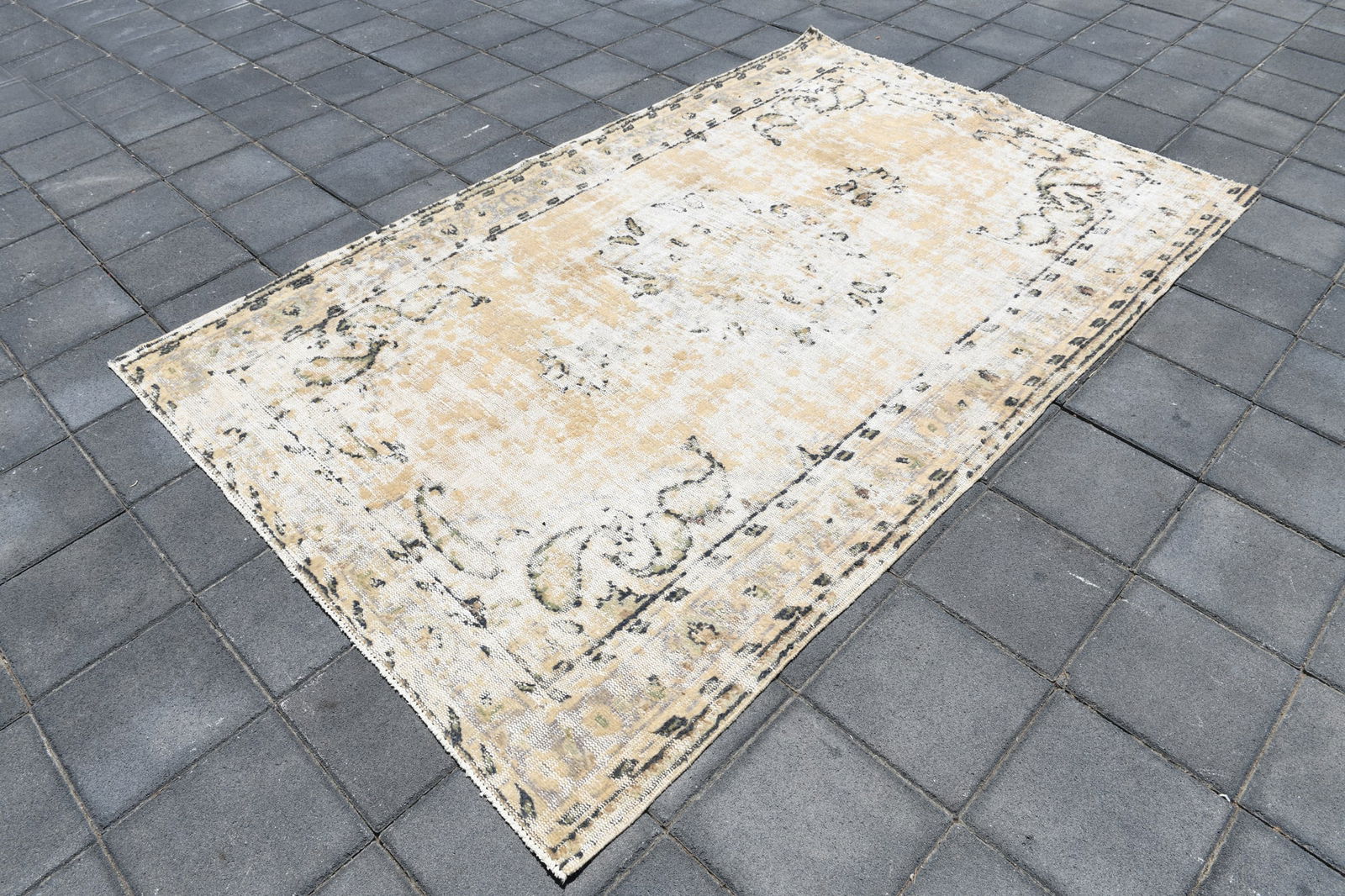 5'4'' x 8'4'' Handmade Vintage Wool Rug - 17645 - 4