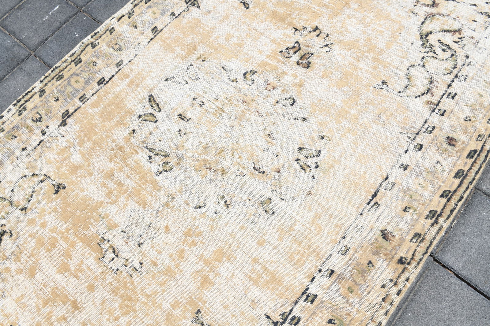 5'4'' x 8'4'' Handmade Vintage Wool Rug - 17645 - 5