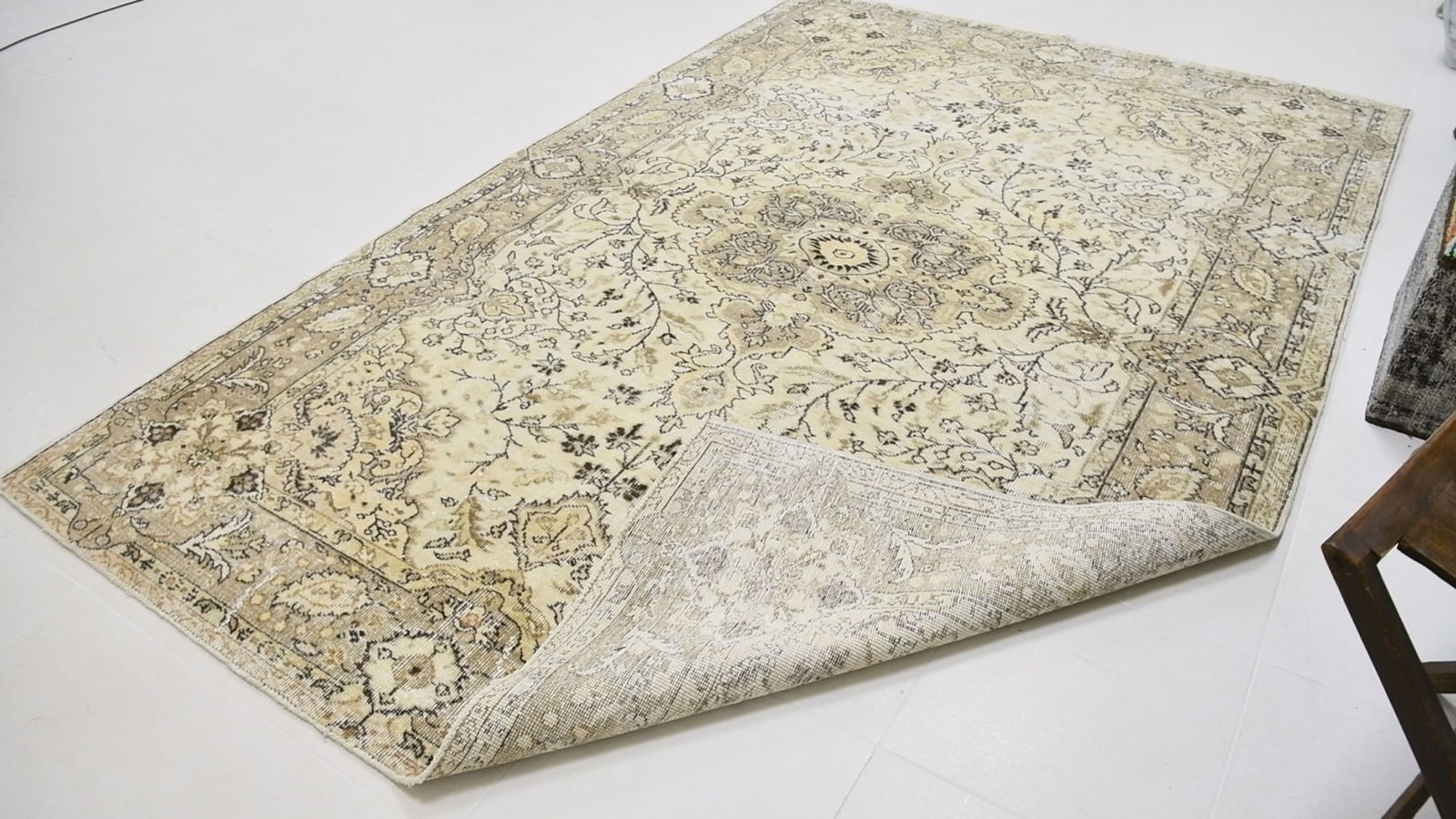 6'5'' x 9'7'' Handmade Vintage Wool Rug - 21865 - 18