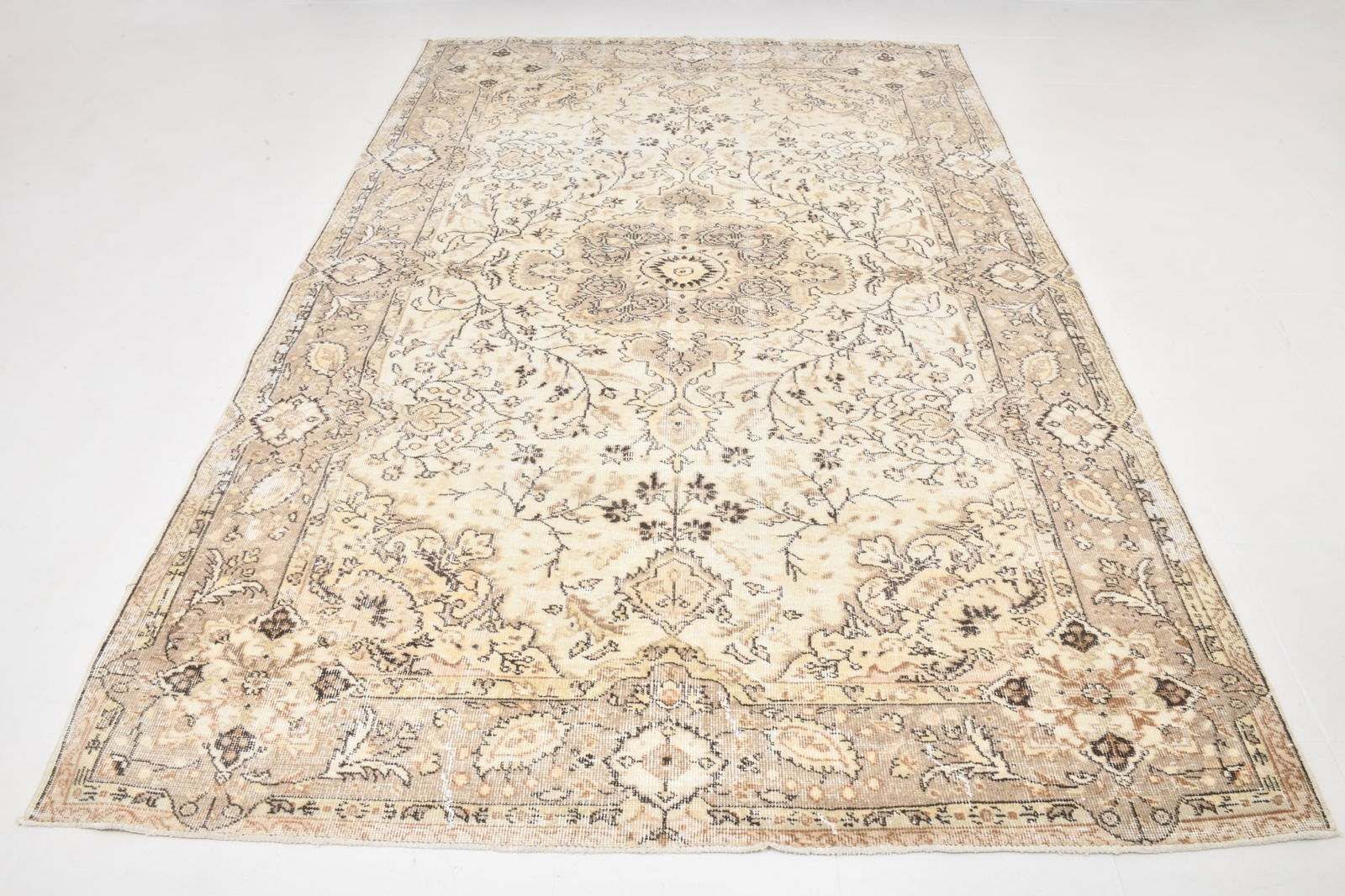 6'5'' x 9'7'' Handmade Vintage Wool Rug - 21865 - 19