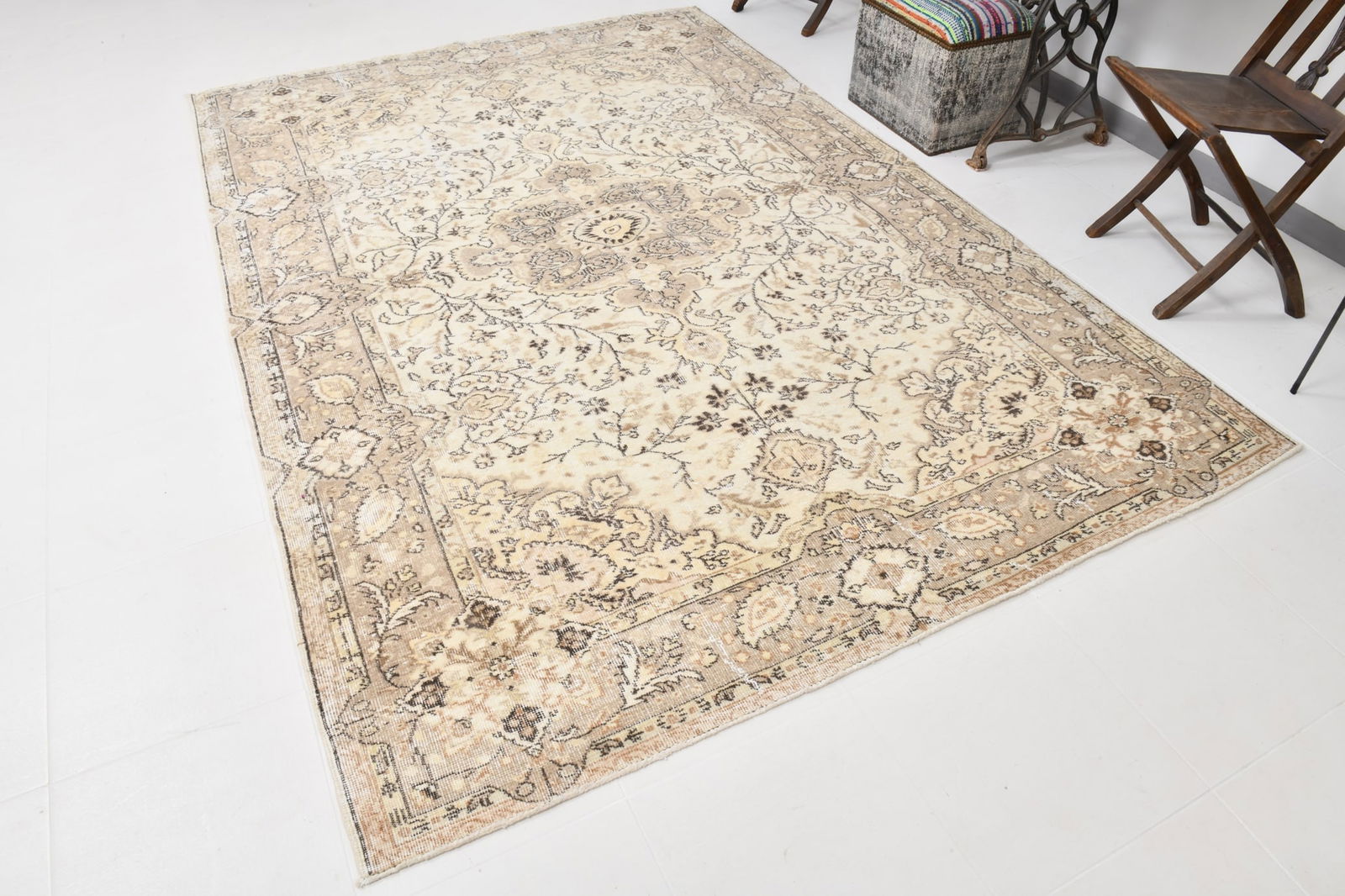 6'5'' x 9'7'' Handmade Vintage Wool Rug - 21865 - 3