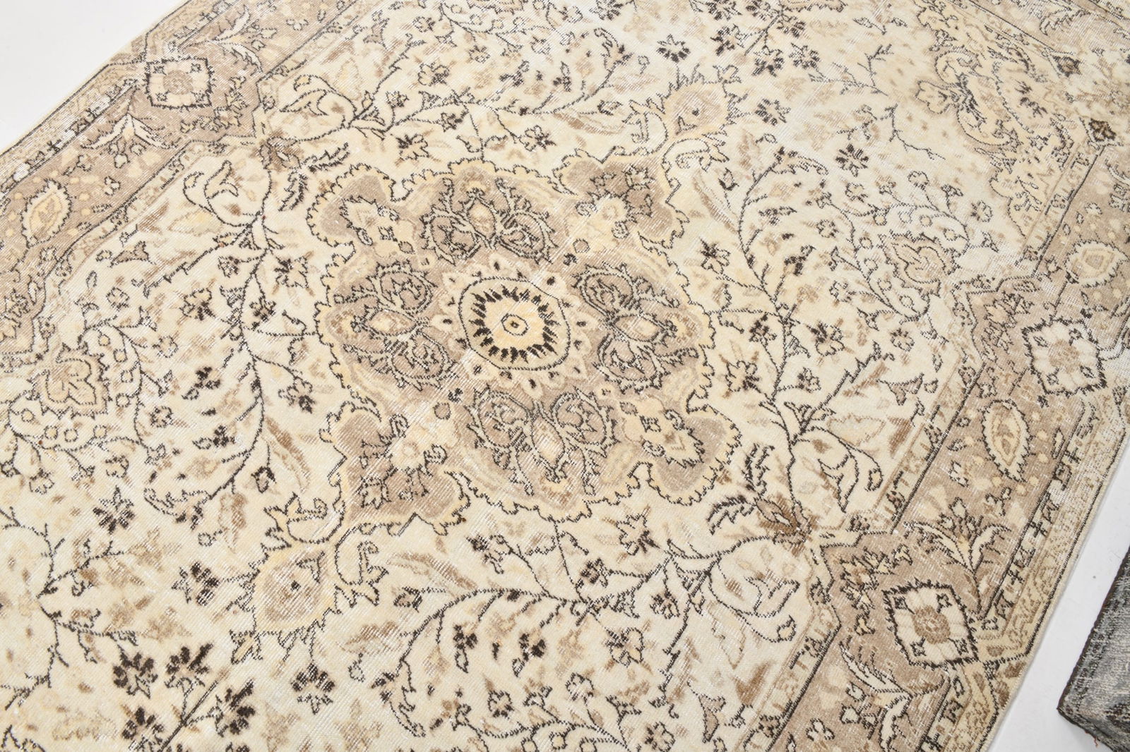 6'5'' x 9'7'' Handmade Vintage Wool Rug - 21865 - 5