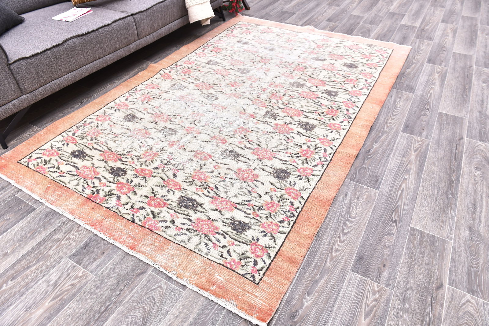 5'6'' x 8'5'' Handmade Vintage Wool Rug - 244756 - 2