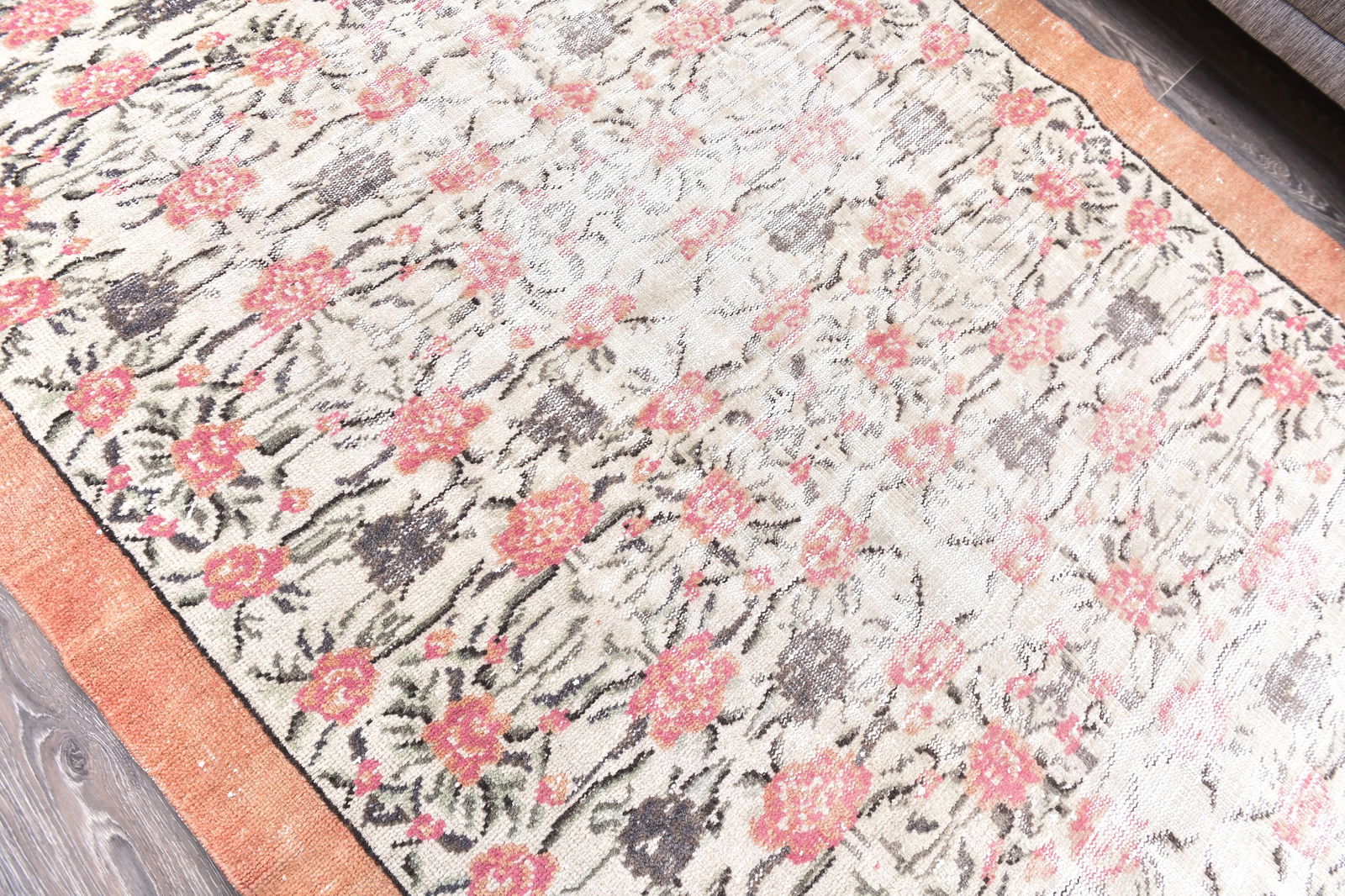 5'6'' x 8'5'' Handmade Vintage Wool Rug - 244756 - 4