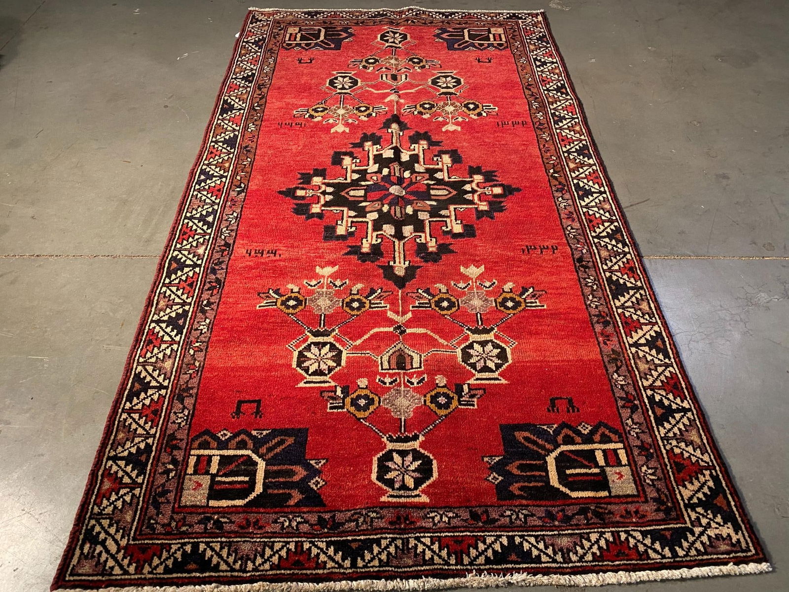 Exquisite Vintage Persian Rug 3'.7"x6'.6": Title:Exquisite Vintage Persian Rug 3'.7"x6'.6"Description:3'.7"x6'.6" Magnificent. Fine Antique Persian Hamedan wool rug, in rustic red, and multi other accent colors, vege dye natural wool ,cotton