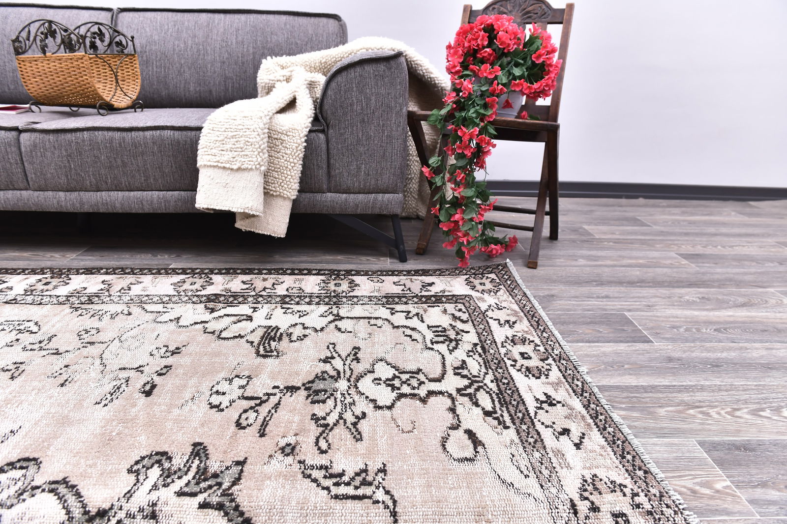 6'1'' x 9'3'' Handmade Vintage Wool Rug - 244755 - 11