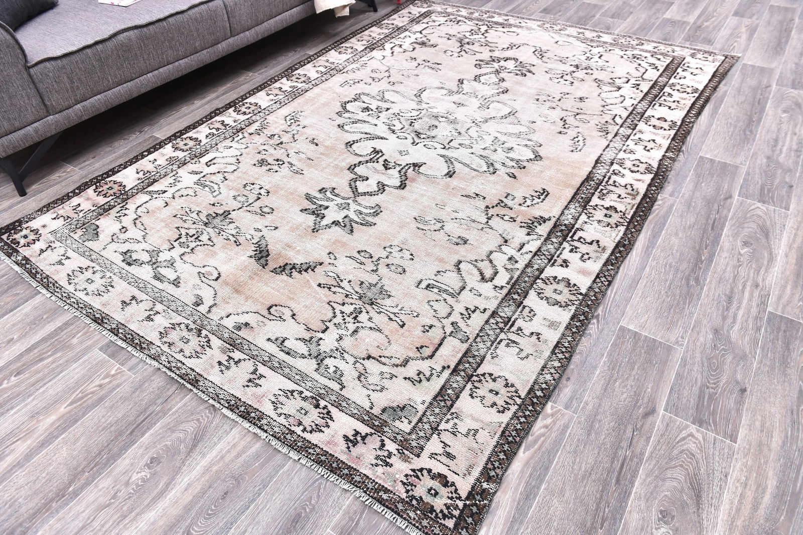 6'1'' x 9'3'' Handmade Vintage Wool Rug - 244755 - 2