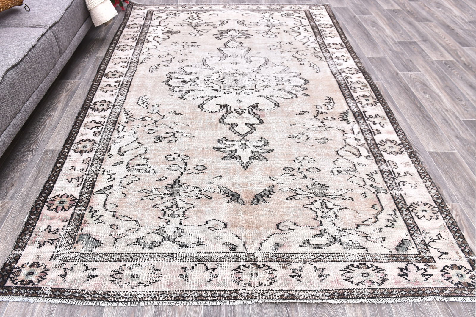 6'1'' x 9'3'' Handmade Vintage Wool Rug - 244755 - 3