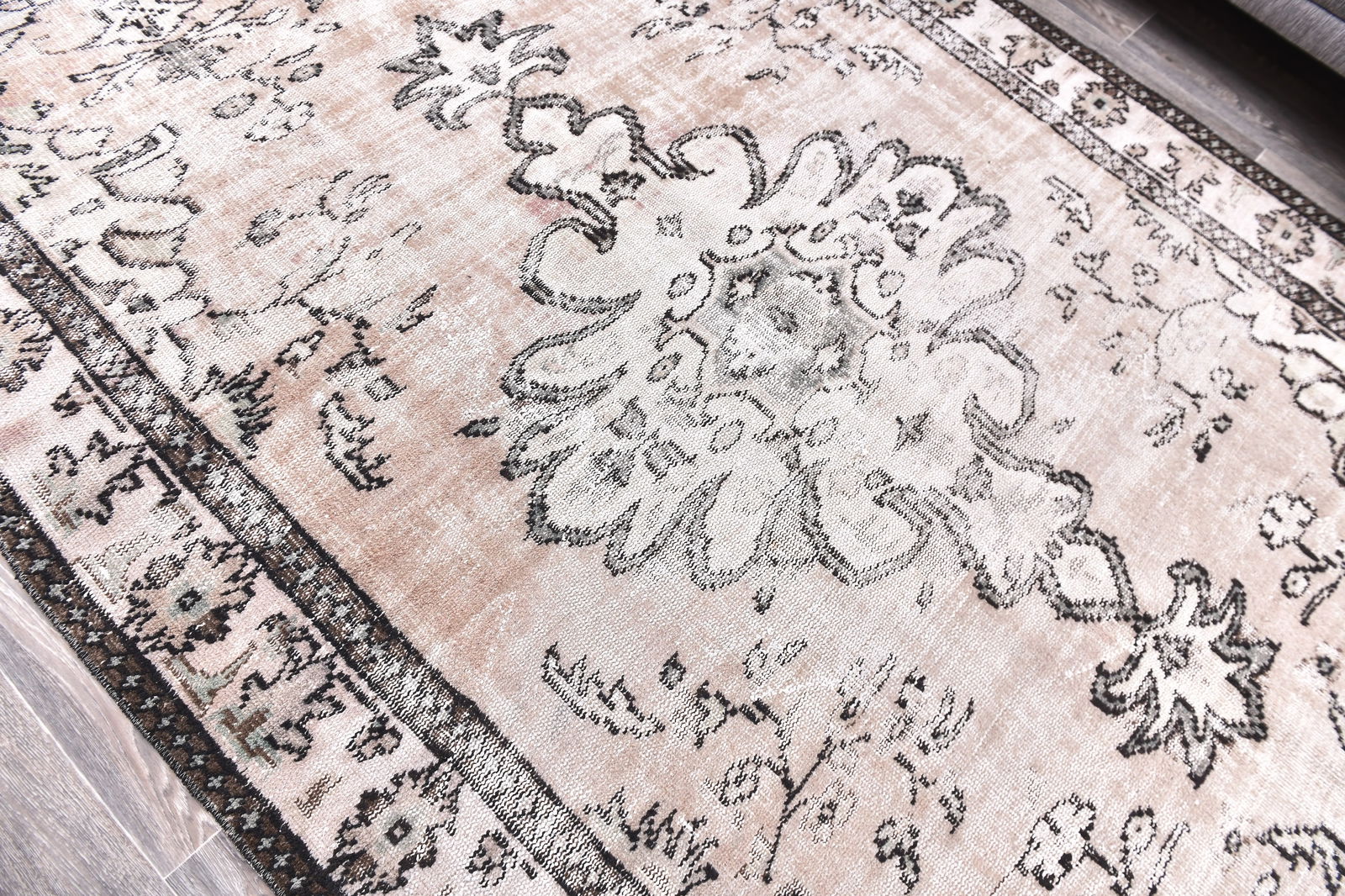 6'1'' x 9'3'' Handmade Vintage Wool Rug - 244755 - 4