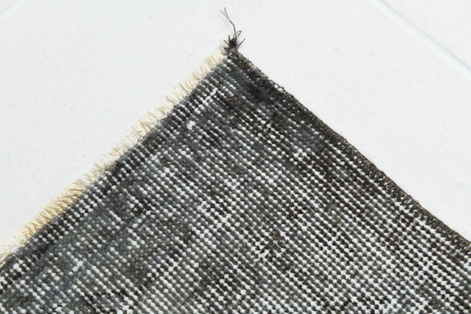 5'1'' x 8'1'' Handmade Vintage Wool Rug - 5047 - 10