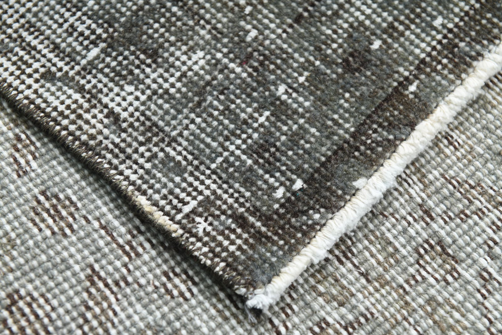 5'1'' x 8'1'' Handmade Vintage Wool Rug - 5047 - 16