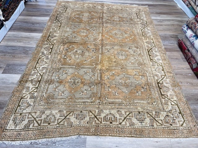 Antique Turkish Ushak rug-4394: Title:Antique Turkish Ushak rug-4394Description:Softcolor antique Turkish Ushak rug from west of Turkey, size 5 ft. 6 inches by 8 ft. 5 inches, circa 1940, excellent condition with all original ends