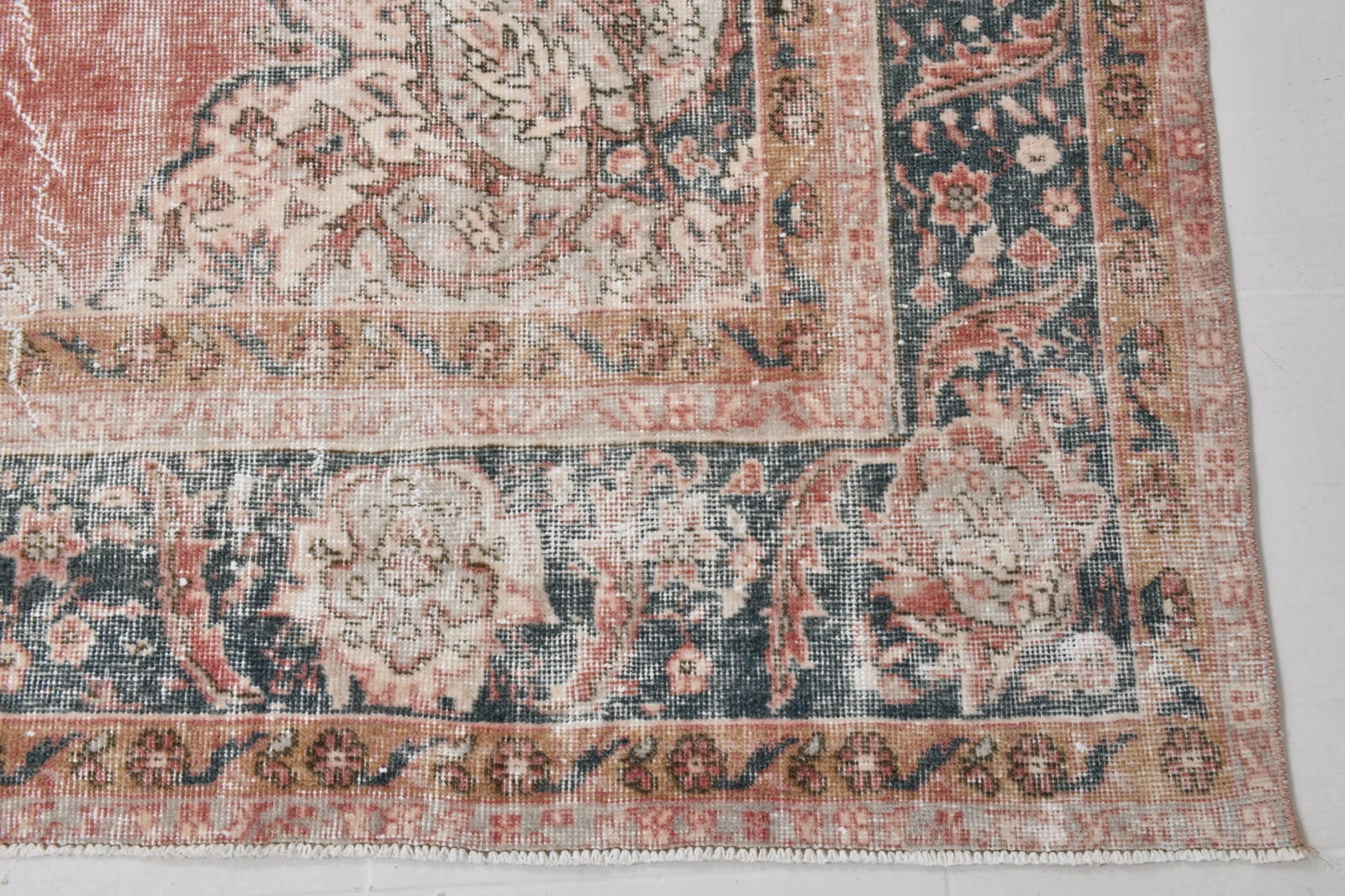 7'5'' x 12'0'' Handmade Vintage Wool Rug - 21709 - 12