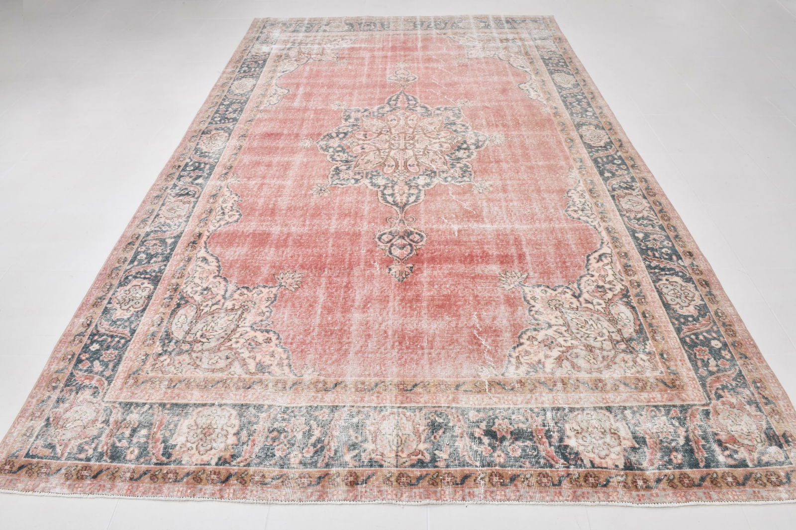 7'5'' x 12'0'' Handmade Vintage Wool Rug - 21709 - 17