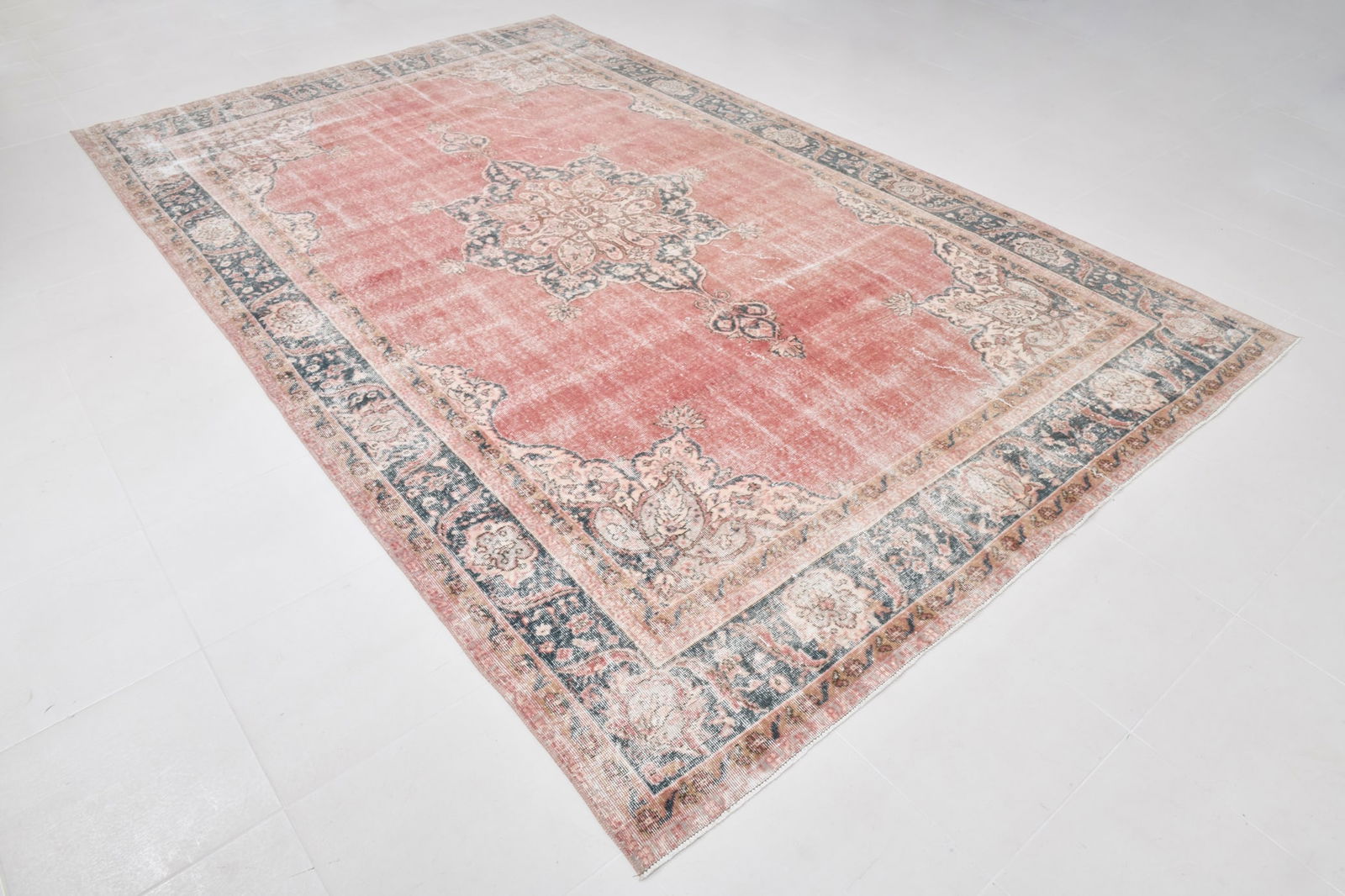 7'5'' x 12'0'' Handmade Vintage Wool Rug - 21709 - 19