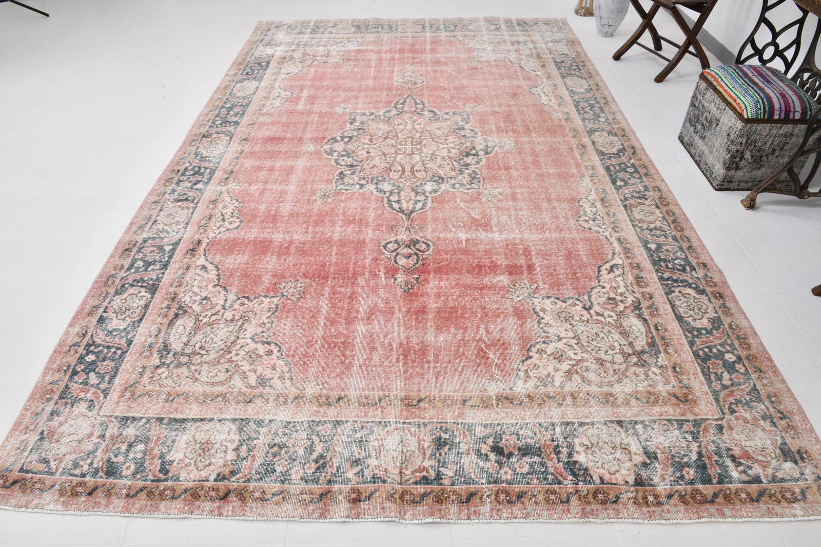 7'5'' x 12'0'' Handmade Vintage Wool Rug - 21709 - 5