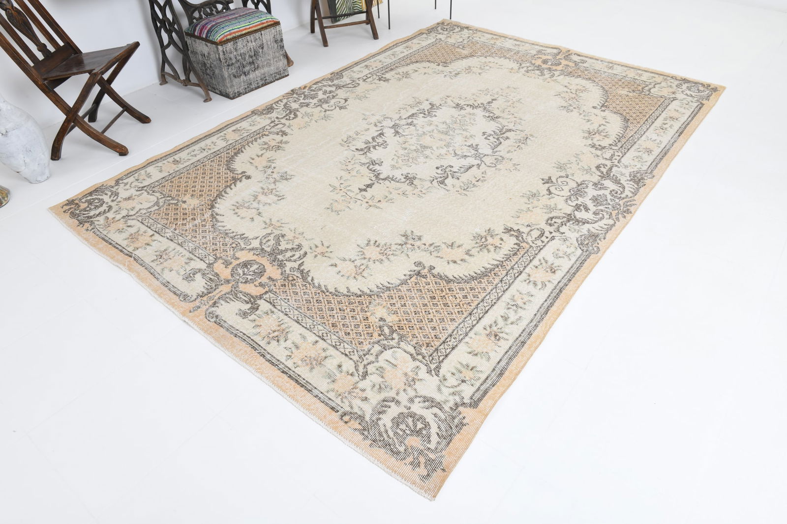 6'11'' x 10'3'' Handmade Vintage Wool Rug - 6874 - 4