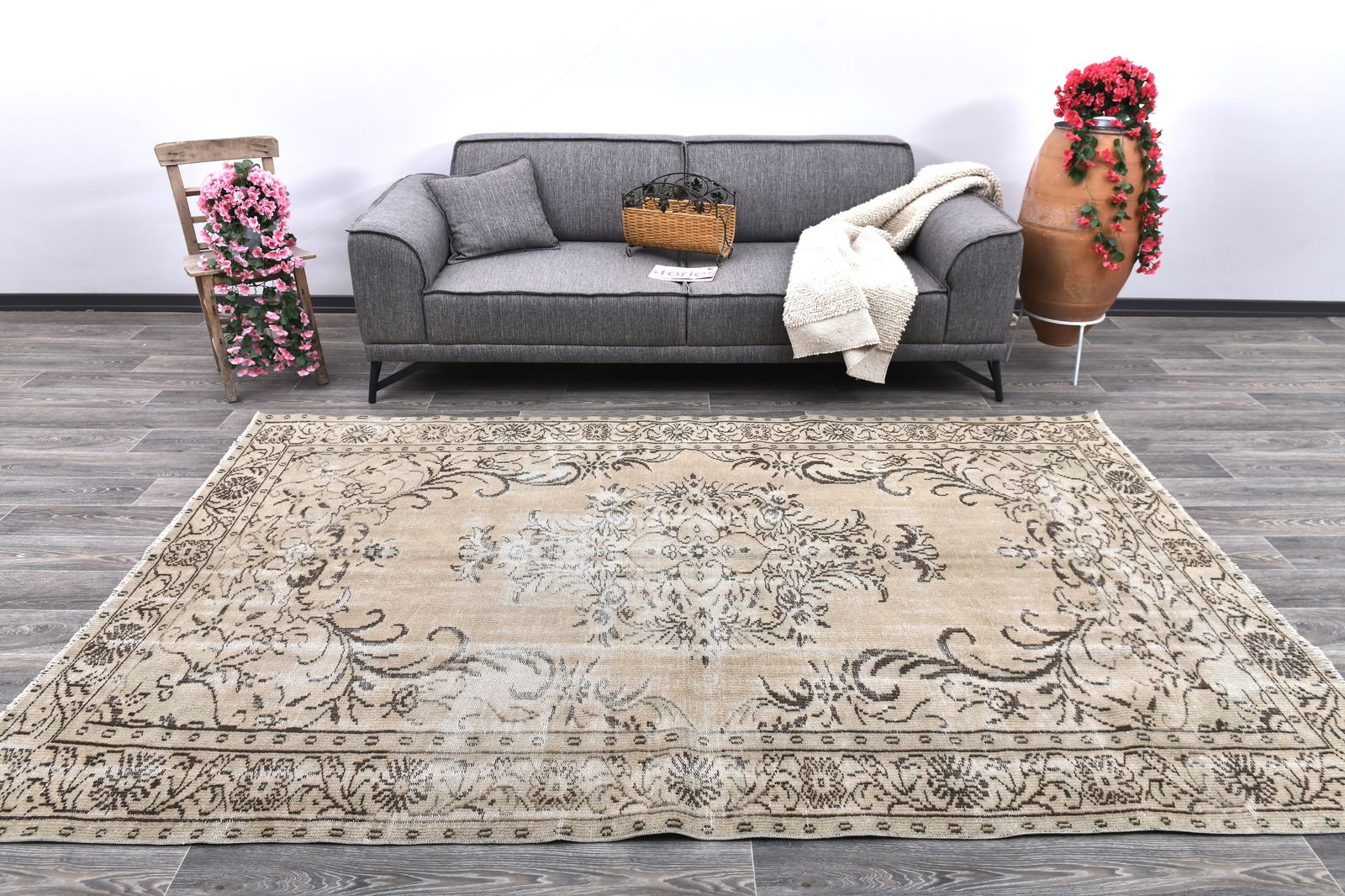 5'10'' x 9'3'' Handmade Vintage Wool Rug - 243814: Title: 5'10'' x 9'3'' Handmade Vintage Wool Rug - 243814Description:5'10'' x 9'3'' Handmade Vintage Wool Rug - 243814Origin:TurkiyeDate/Period:1960-90Materials:Wool,CottonDimension:5'10''x9'3'' ft,