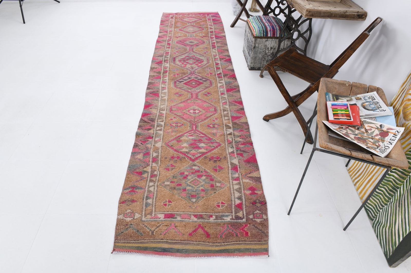 2'9'' x 11'10'' Handmade Vintage Wool Rug - 6970 - 5