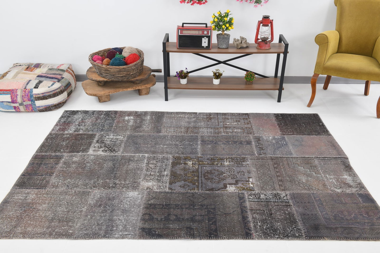 5'4'' x 7'9'' Handmade Vintage Wool Patchwork Rug - 313 - 3