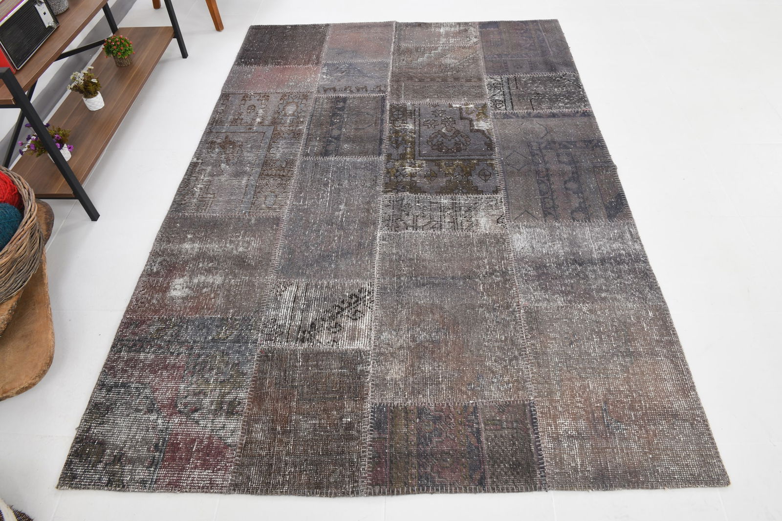 5'4'' x 7'9'' Handmade Vintage Wool Patchwork Rug - 313 - 5
