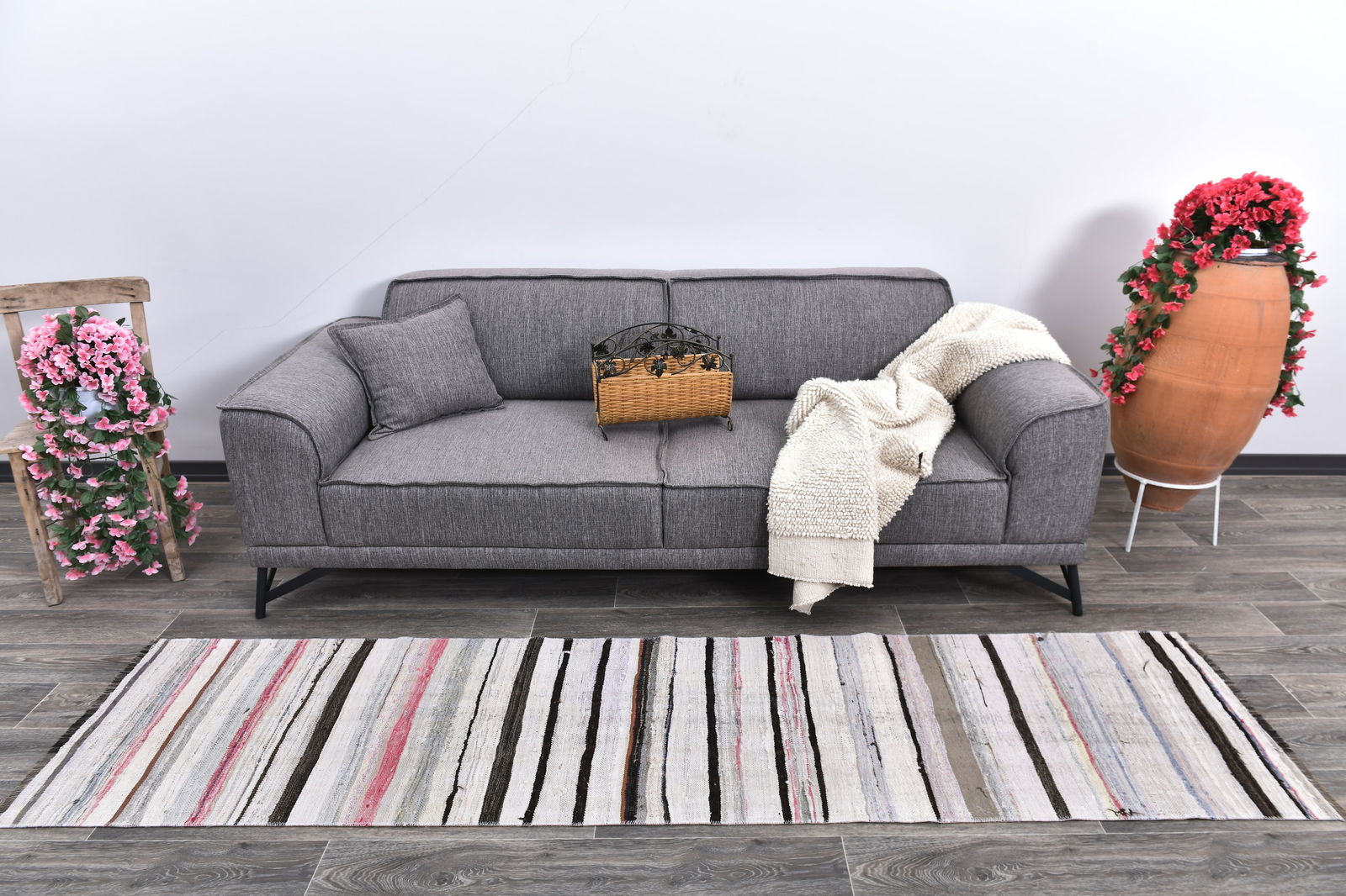 2'1'' x 8'9'' Handmade Vintage Wool Patchwork Rug - 241827: Title: 2'1'' x 8'9'' Handmade Vintage Wool Patchwork Rug - 241827Description:2'1'' x 8'9'' Handmade Vintage Wool Patchwork Rug -