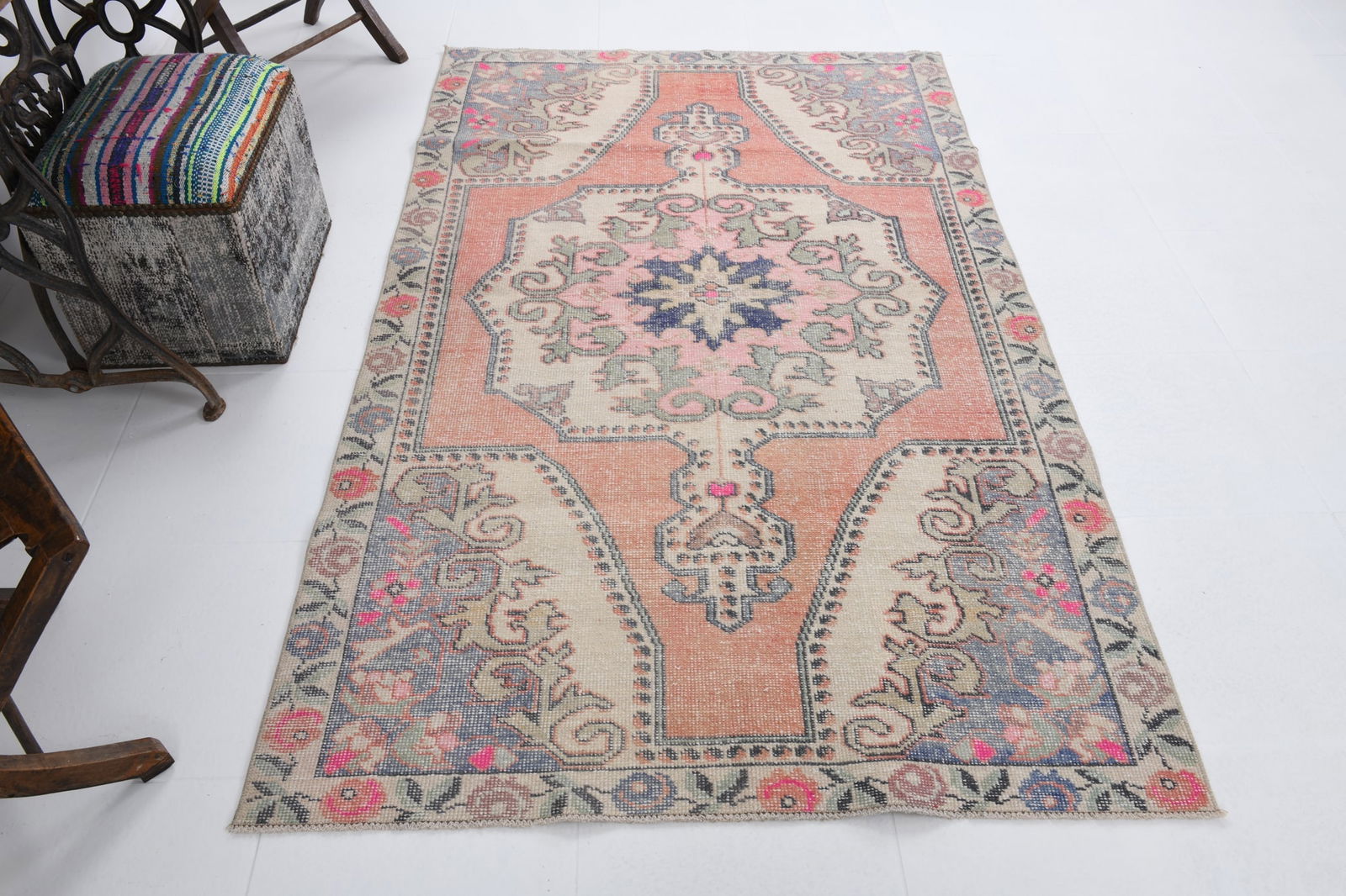 4'1'' x 6'10'' Handmade Vintage Wool Rug - 6787 - 5