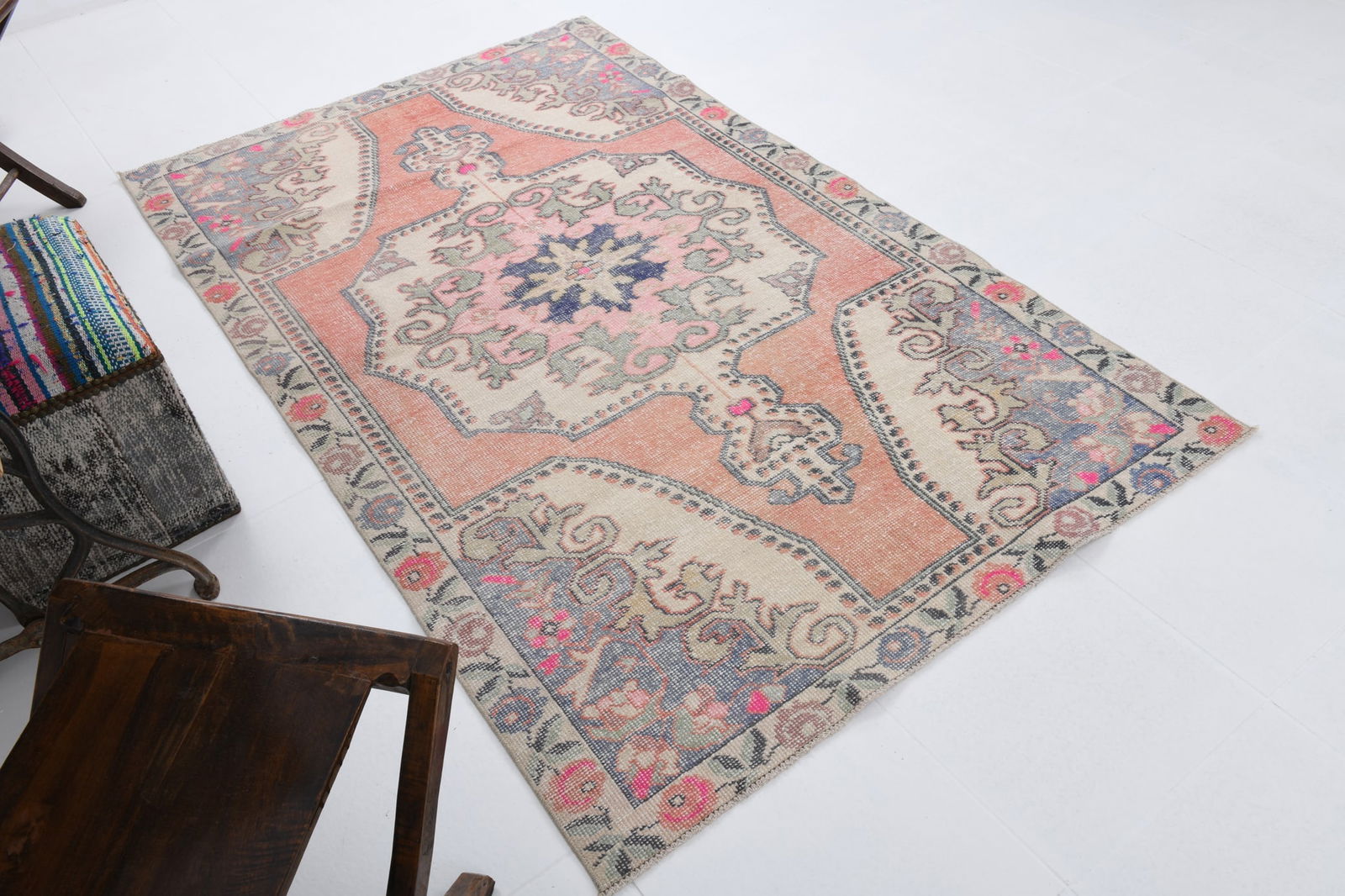 4'1'' x 6'10'' Handmade Vintage Wool Rug - 6787 - 6