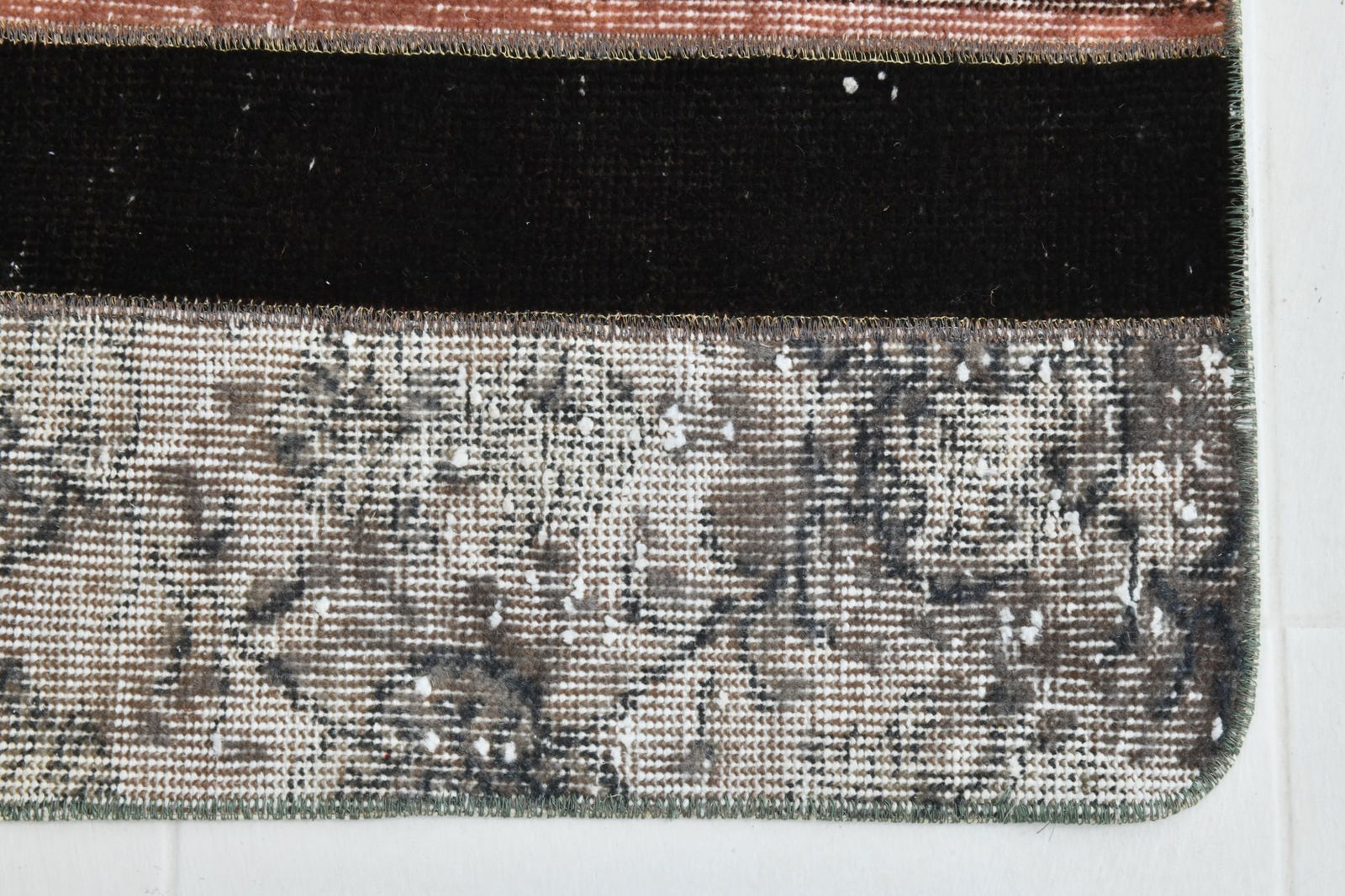 1'9'' x 3'7'' Decorative Vintage Rug - 22664 - 10