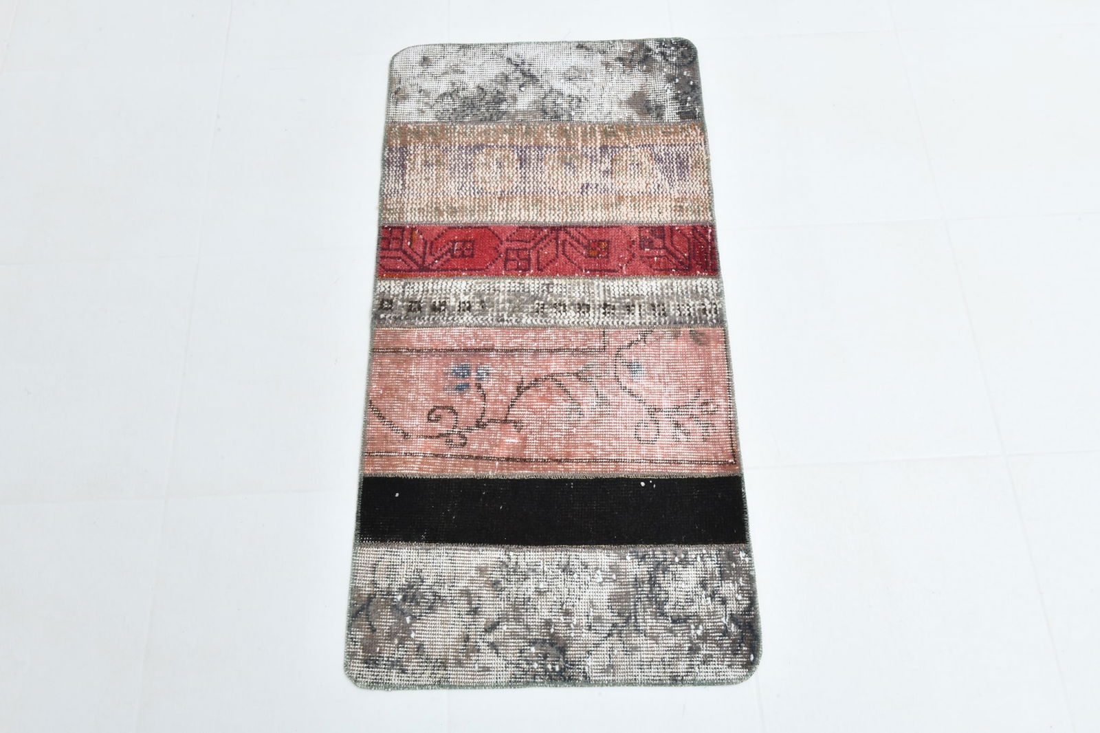 1'9'' x 3'7'' Decorative Vintage Rug - 22664 - 14