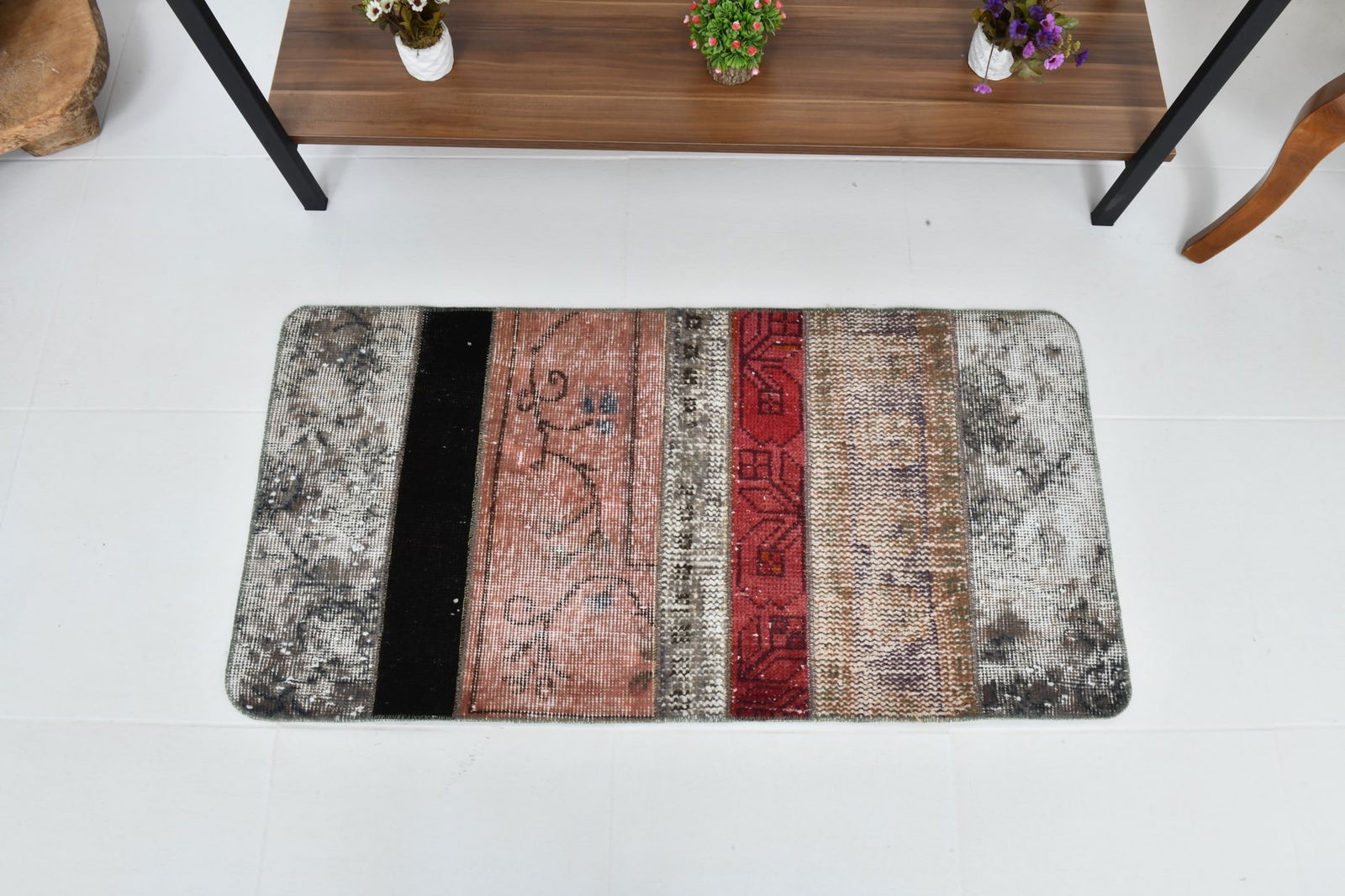 1'9'' x 3'7'' Decorative Vintage Rug - 22664 - 3
