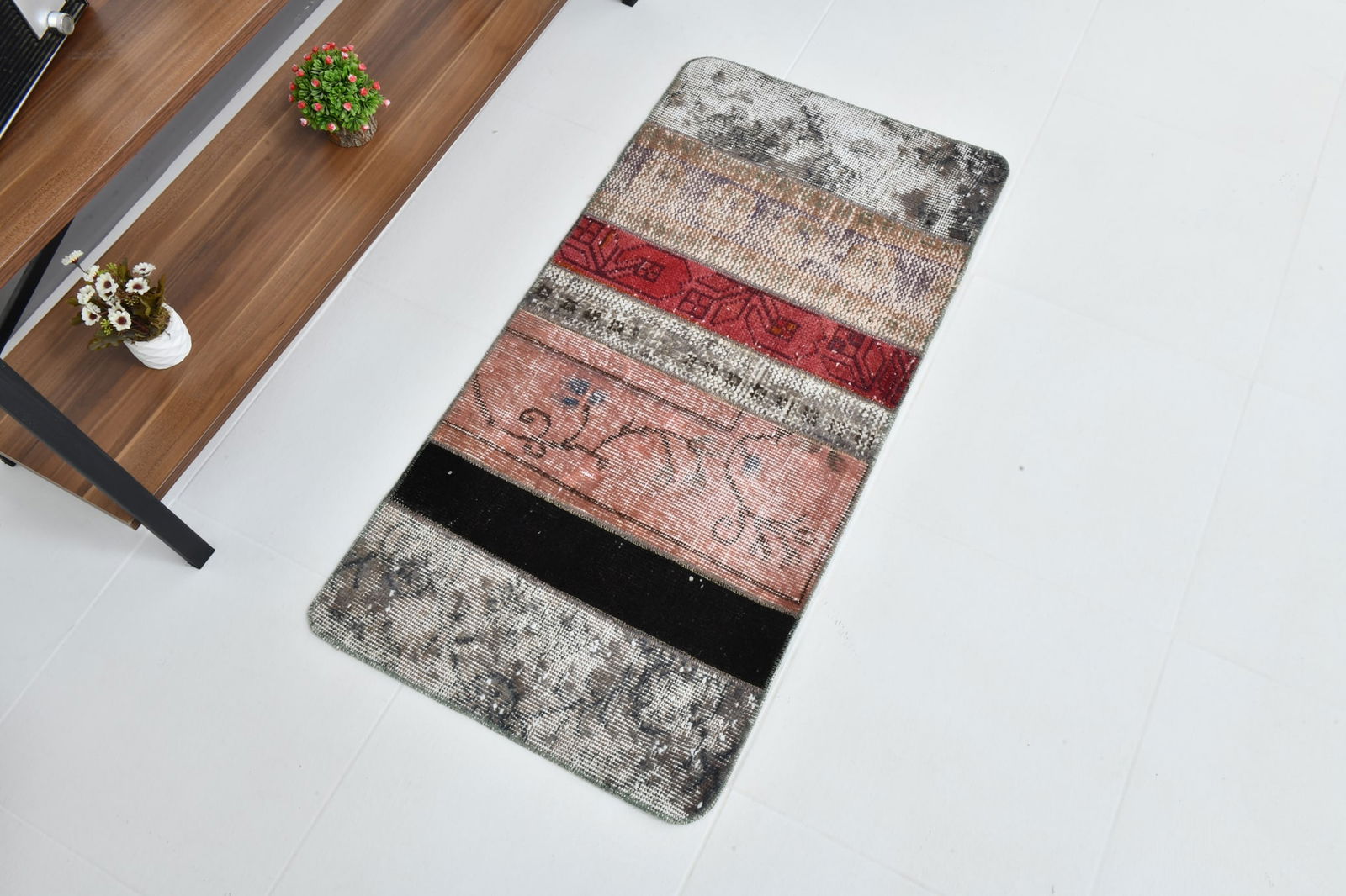 1'9'' x 3'7'' Decorative Vintage Rug - 22664 - 4