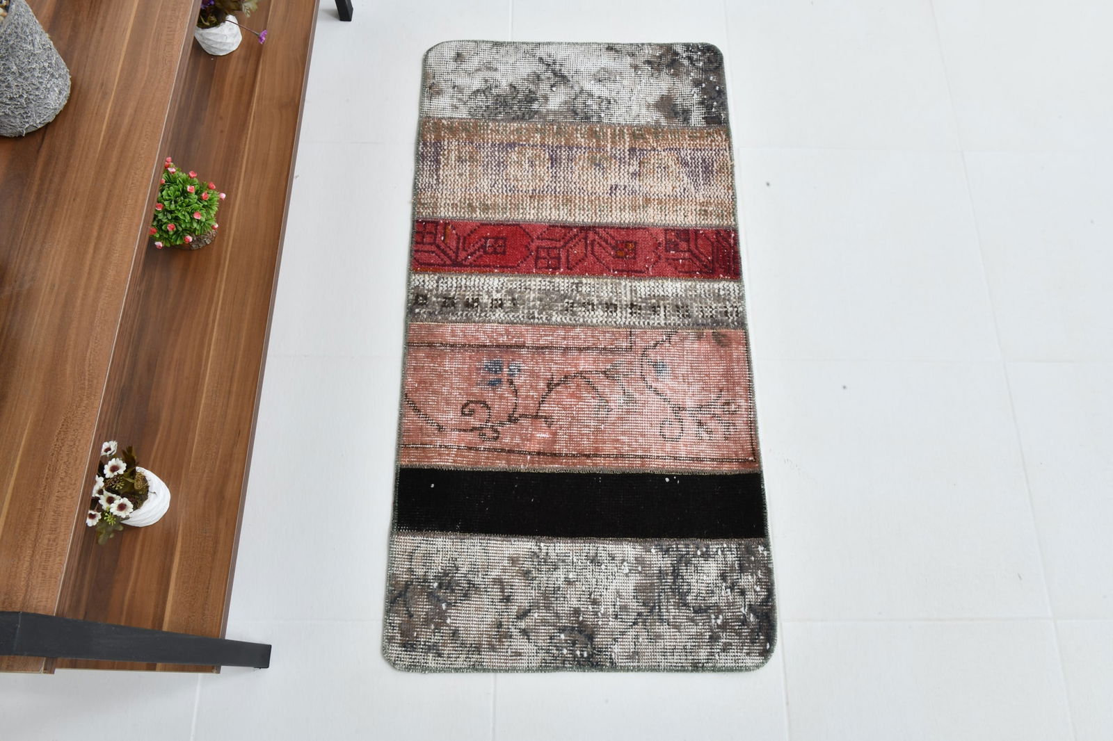 1'9'' x 3'7'' Decorative Vintage Rug - 22664 - 5
