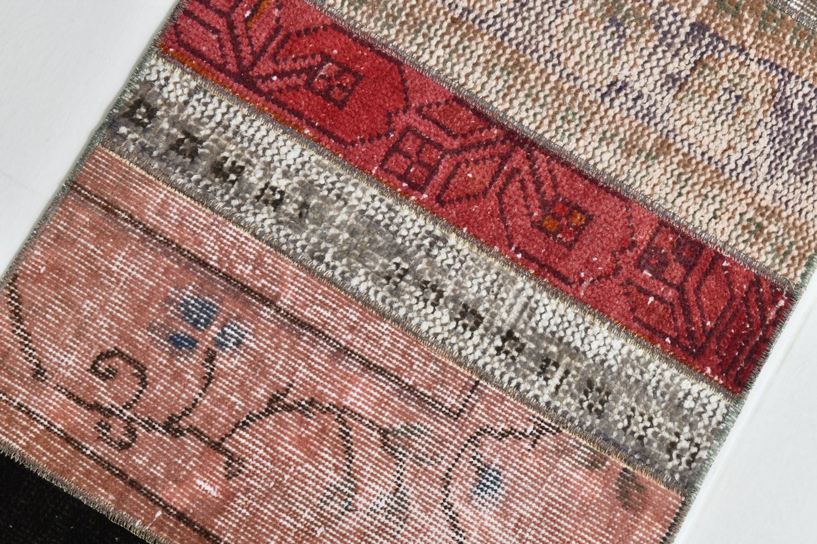 1'9'' x 3'7'' Decorative Vintage Rug - 22664 - 6