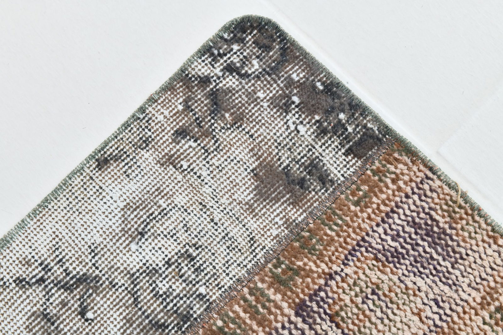 1'9'' x 3'7'' Decorative Vintage Rug - 22664 - 8