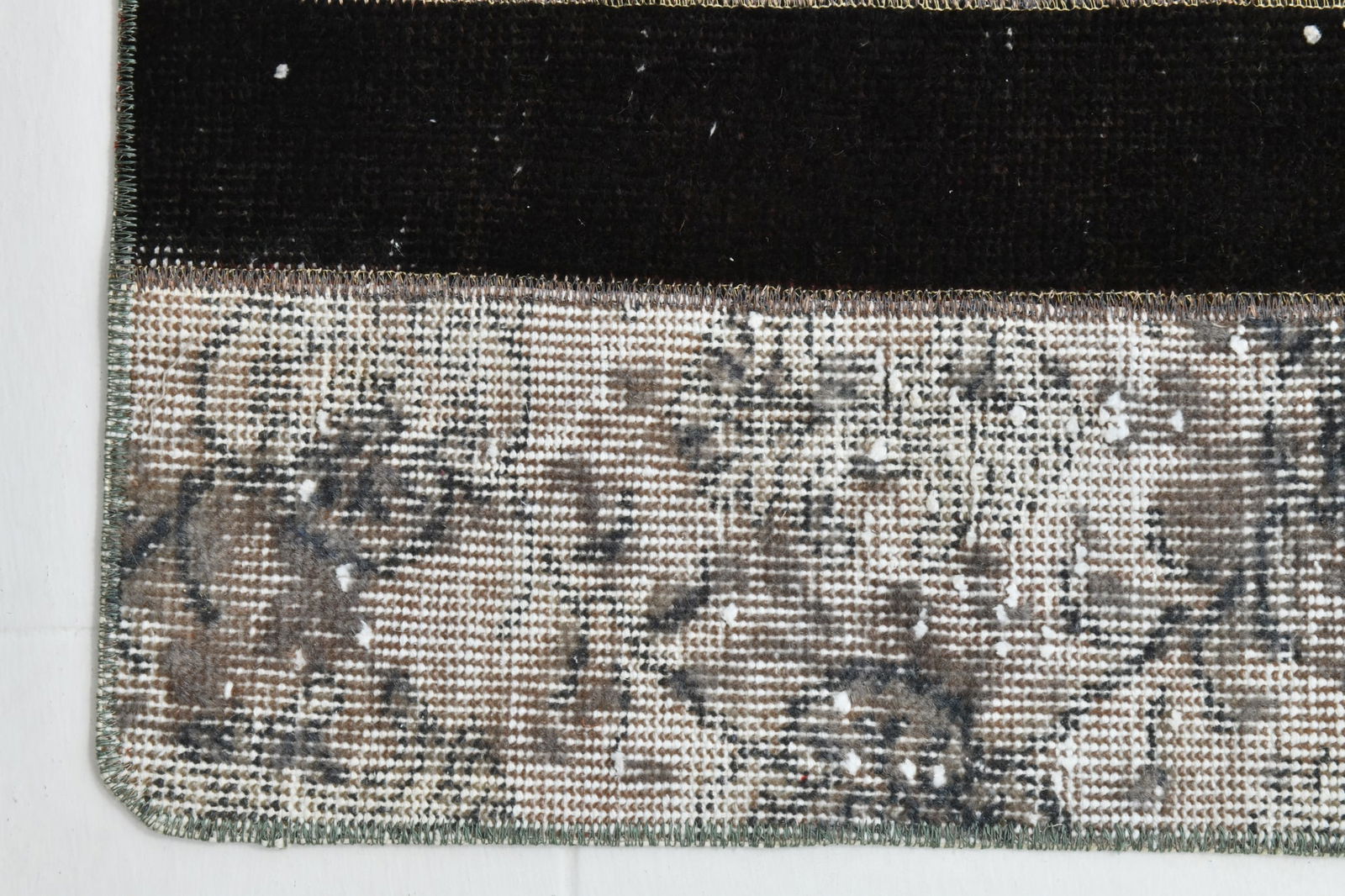 1'9'' x 3'7'' Decorative Vintage Rug - 22664 - 9