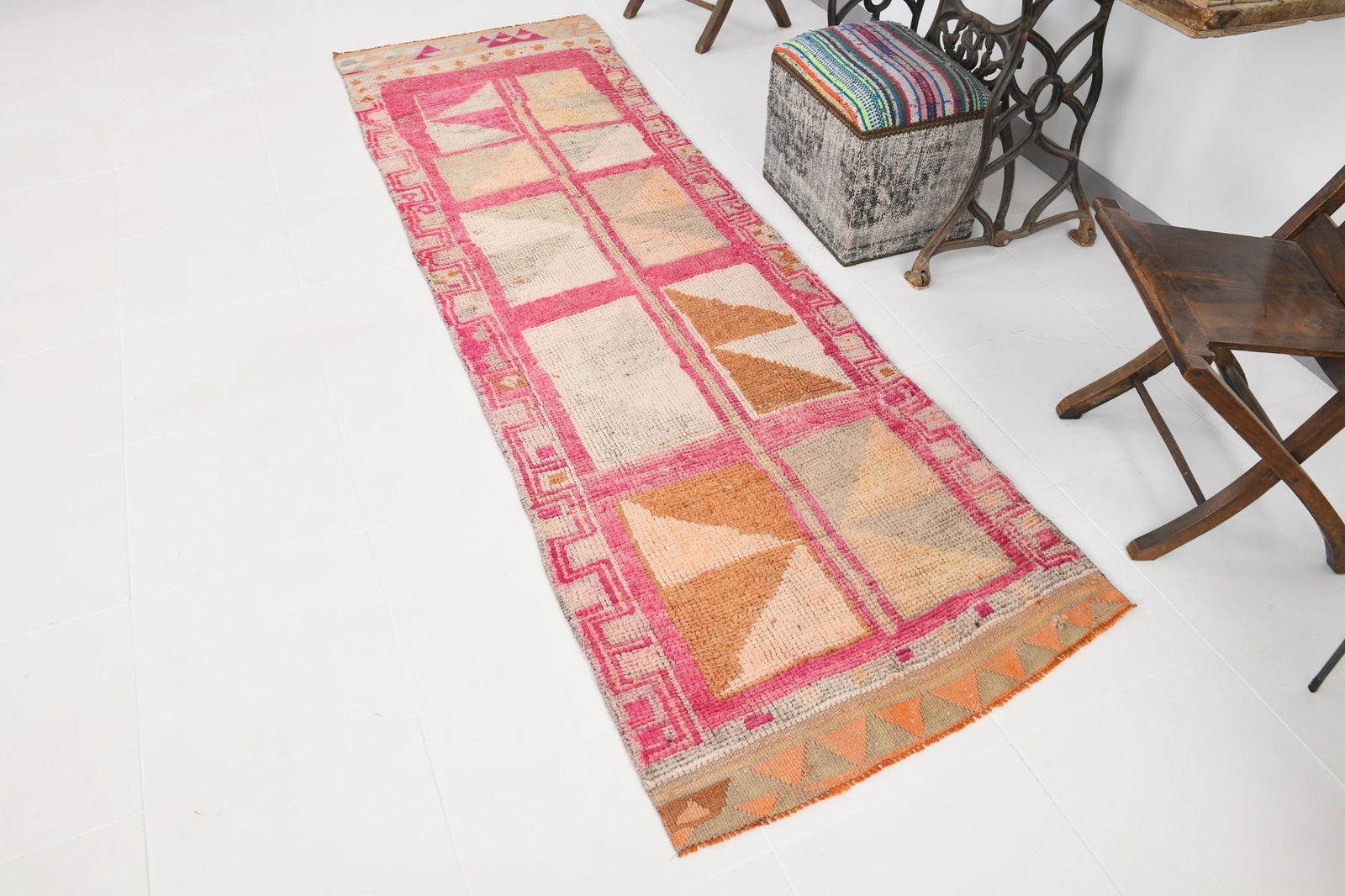 2'9'' x 9'4'' Handmade Vintage Wool Rug - 20477 - 4