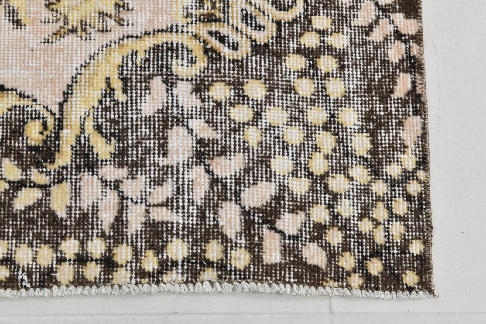 5'8'' x 9'1'' Turkish Vintage Runner Rug - 21653 - 10