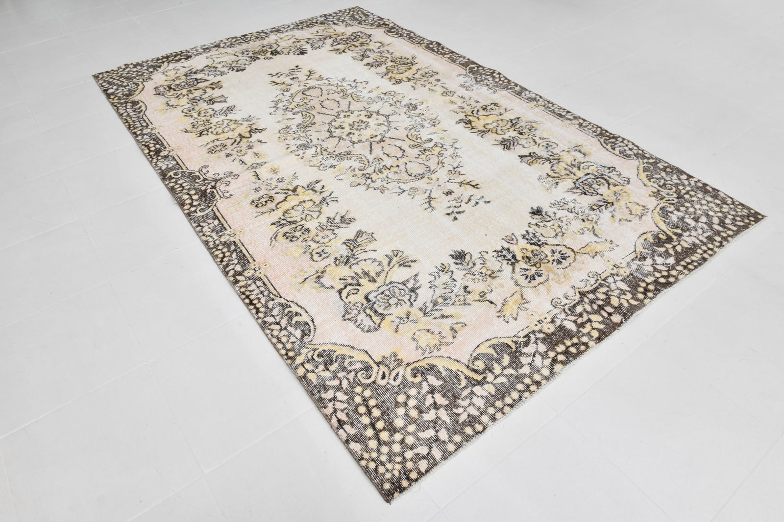 5'8'' x 9'1'' Turkish Vintage Runner Rug - 21653 - 17