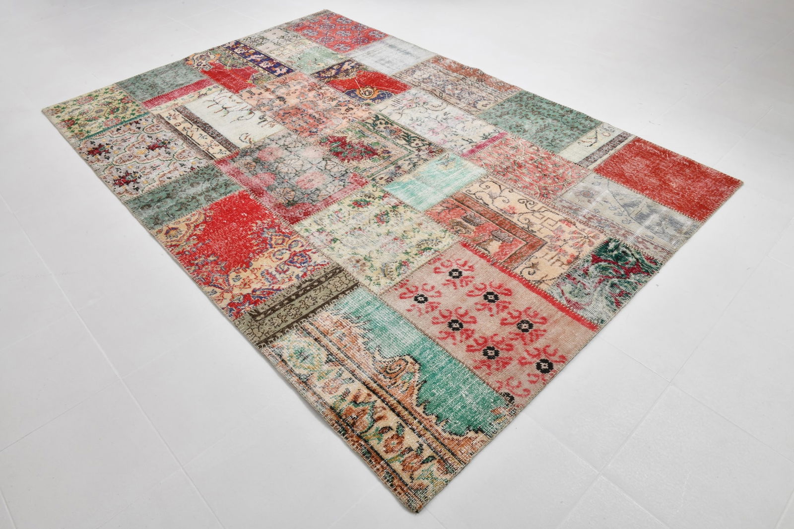 6'9'' x 10'2'' Turkish Vintage Runner Rug - 21737 - 19