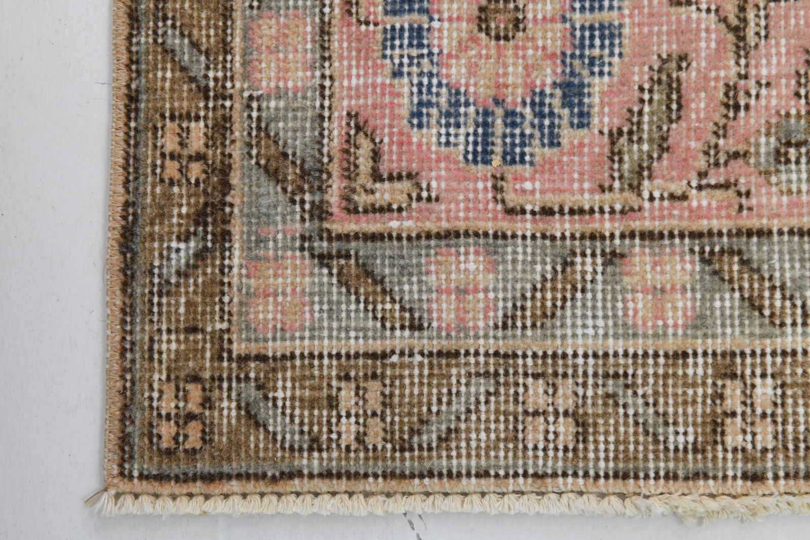 7'3'' x 9'10'' Handmade Vintage Wool Rug - 18645 - 13