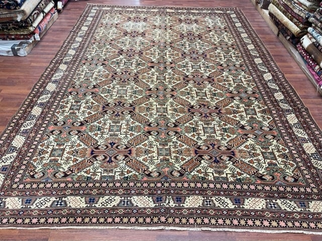 Antique Caucasian Design Large kaysari rug-5002: Title:Antique Caucasian Design Large kaysari rug-5002Description:Unusual antique Turkish Caucasian design with San'tandrow patteren on ivory field, size 8 ft. 7 inches by 12 ft. 9 inches, circa 1830,