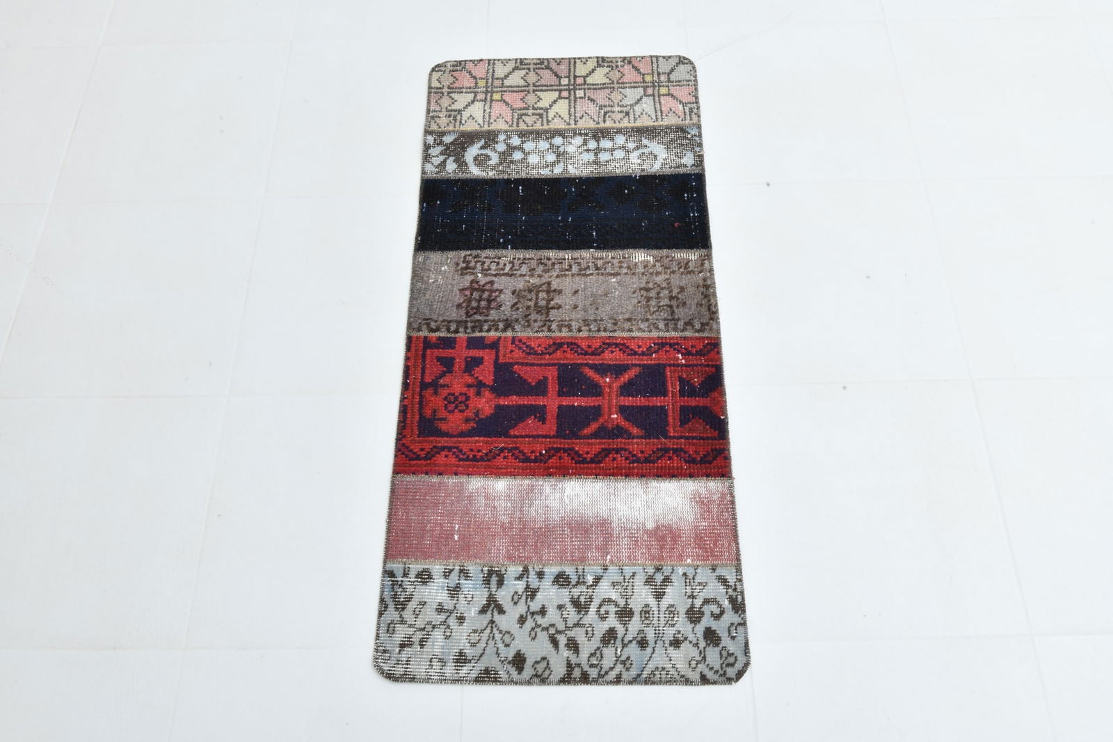 1'8'' x 3'10'' Decorative Vintage Rug - 22665 - 14