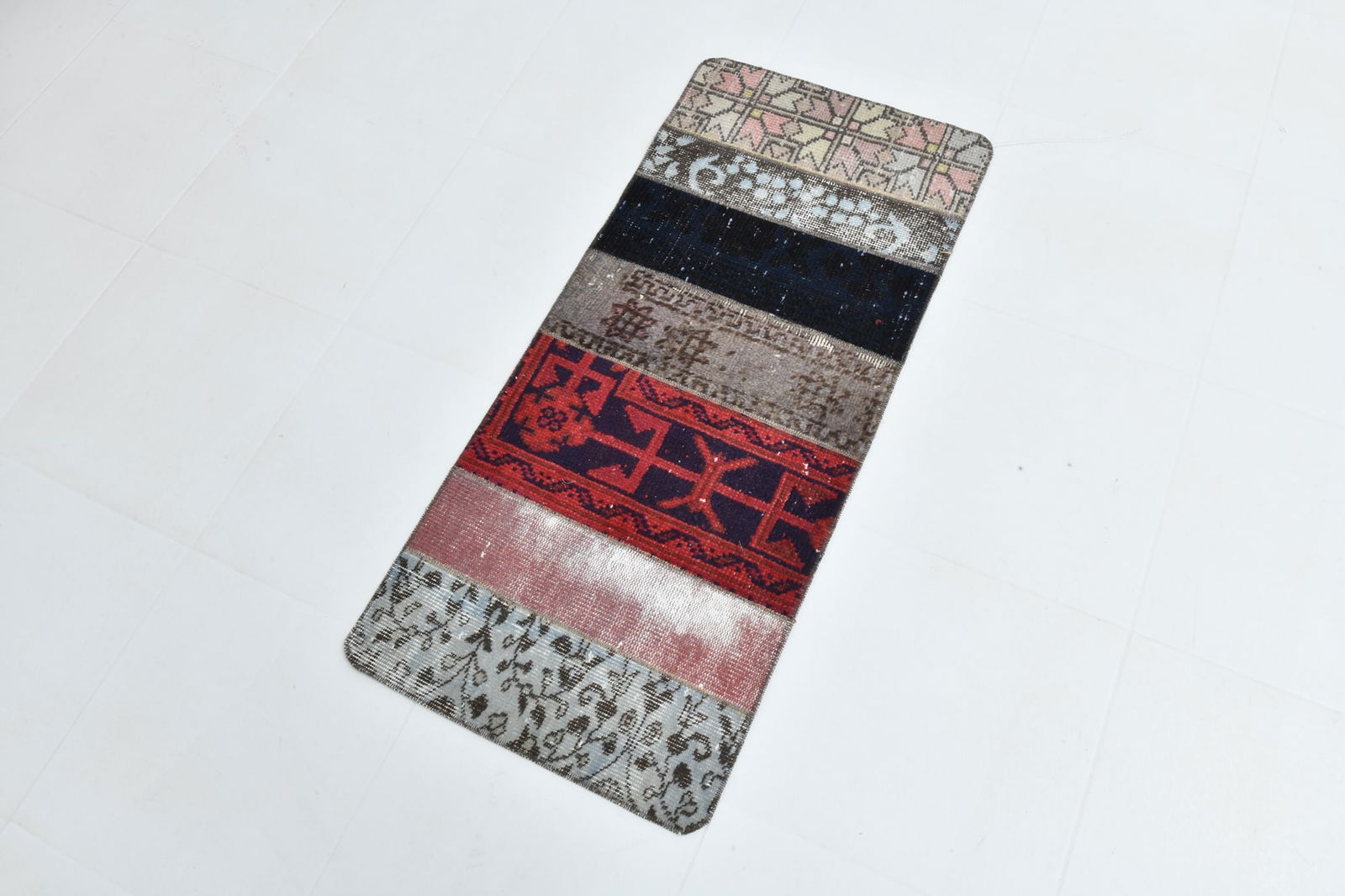 1'8'' x 3'10'' Decorative Vintage Rug - 22665 - 15