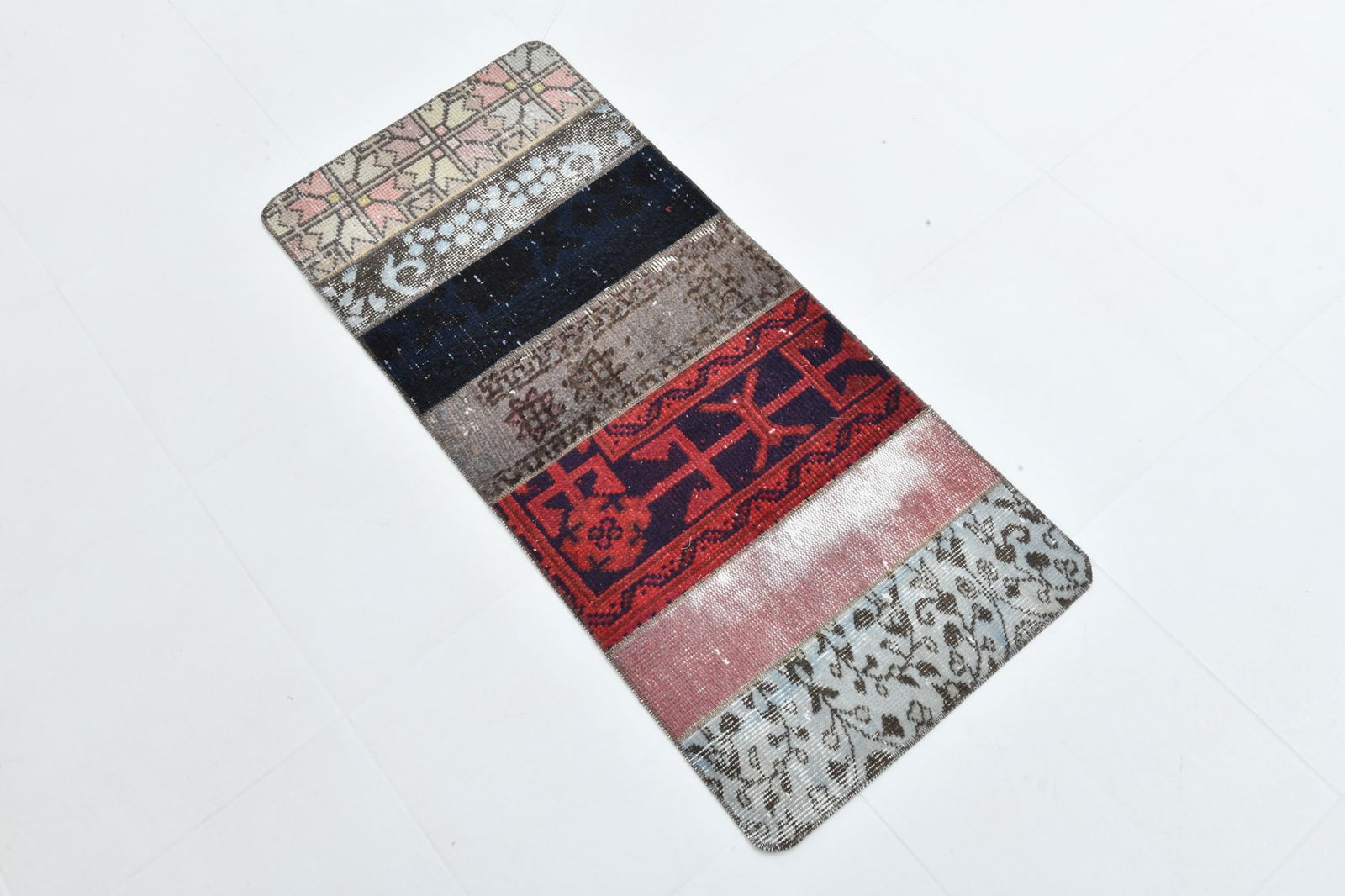 1'8'' x 3'10'' Decorative Vintage Rug - 22665 - 16