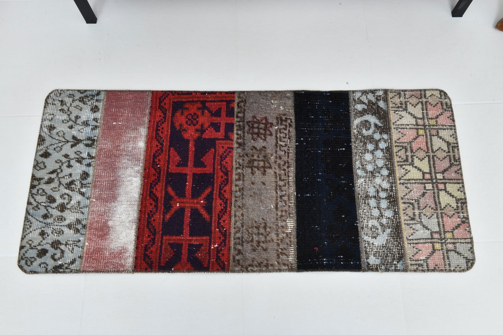 1'8'' x 3'10'' Decorative Vintage Rug - 22665 - 3
